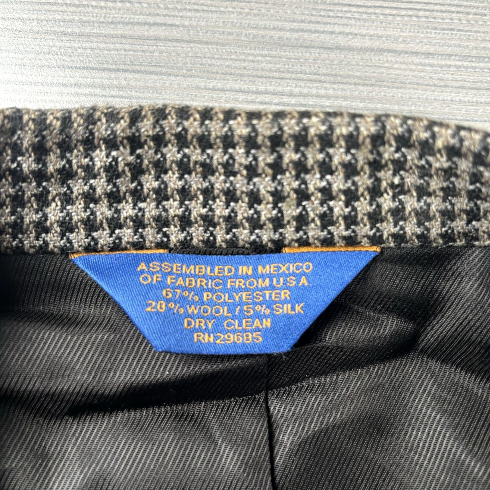 Pendleton Pendleton Mens Sport Coat Blazer 46L Black White Houndstooth Check Wool Silk Two-Button Two-Button Front Notch Lapels 2 Piece Regular Gray Size 46R - 2 Thumbnail