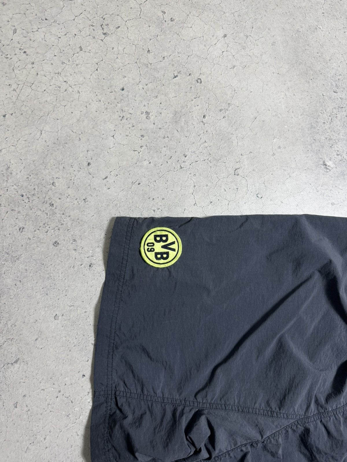 Nike Nike FC BVB Borussia Dortmund Vintage Nylon Football Shorts Size US 36 / EU 52 - 2 Thumbnail