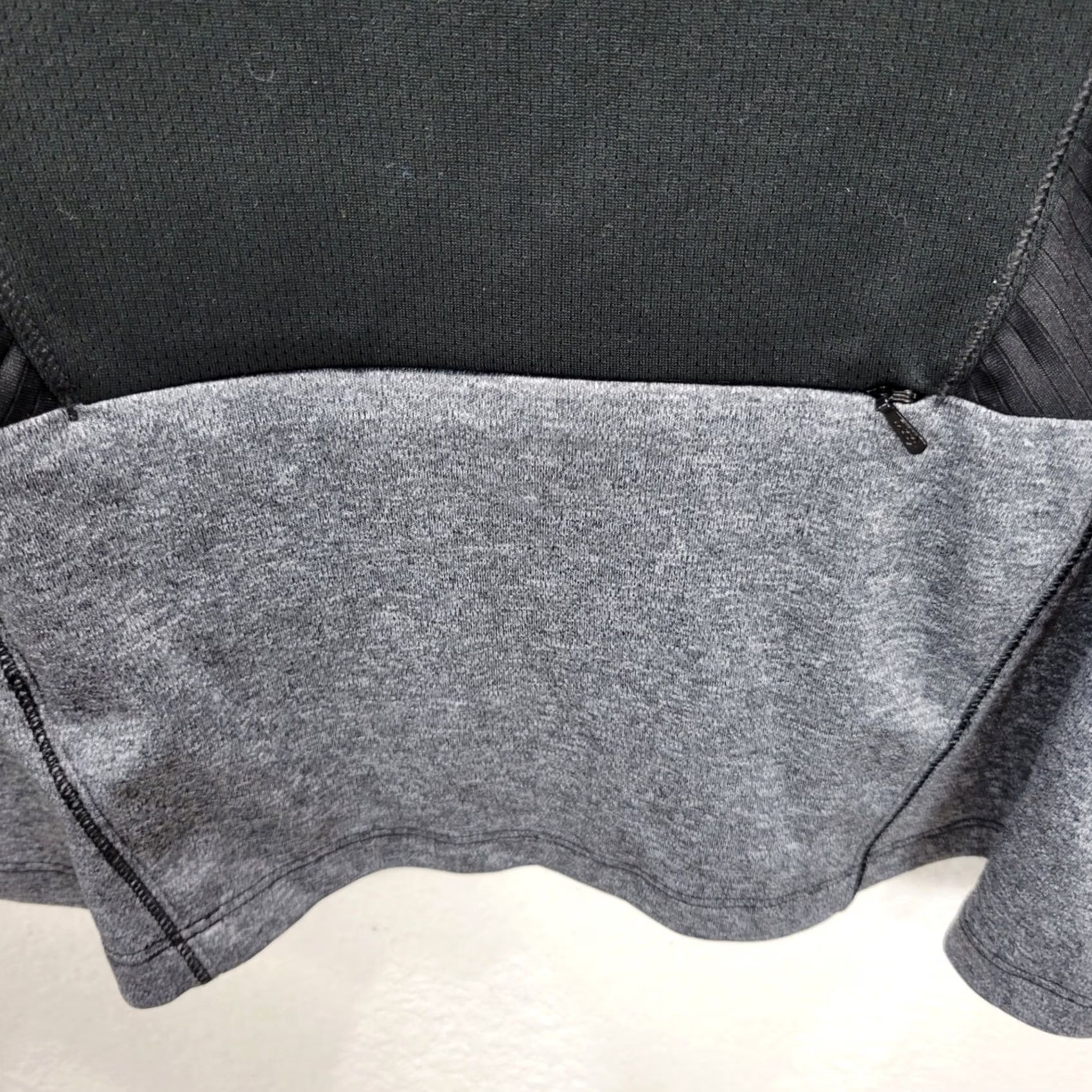 The North Face The North Face Womens Short Sleeve Athletic Top M Gray Zip Pocket T-Shirt Activewear Size M / US 6-8 / IT 42-44 - 4 Thumbnail