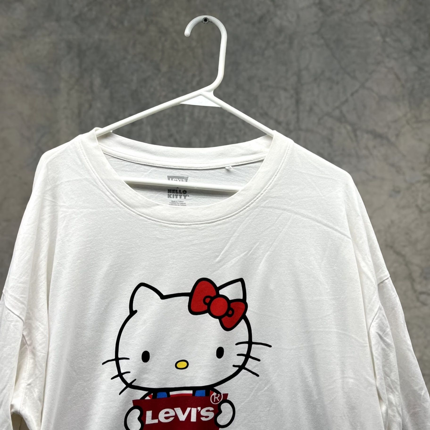 Levi's Levi's Shirt Women XL White Crewneck Pullover Hello Kitty Print Vintage Pullover All Seasons Casual Womens XL White Hello Kitty Logo Knit Sweater Size XL / US 12-14 / IT 48-50 - 1 Thumbnail