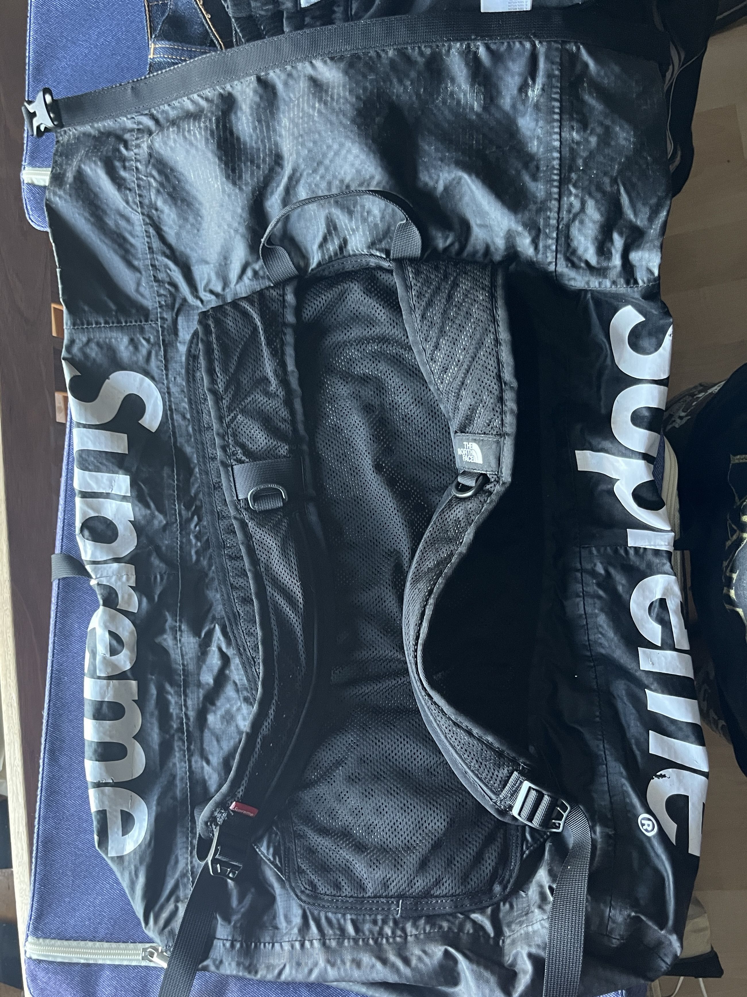 Supreme × The North Face Supreme x the North face S logo Sleeping