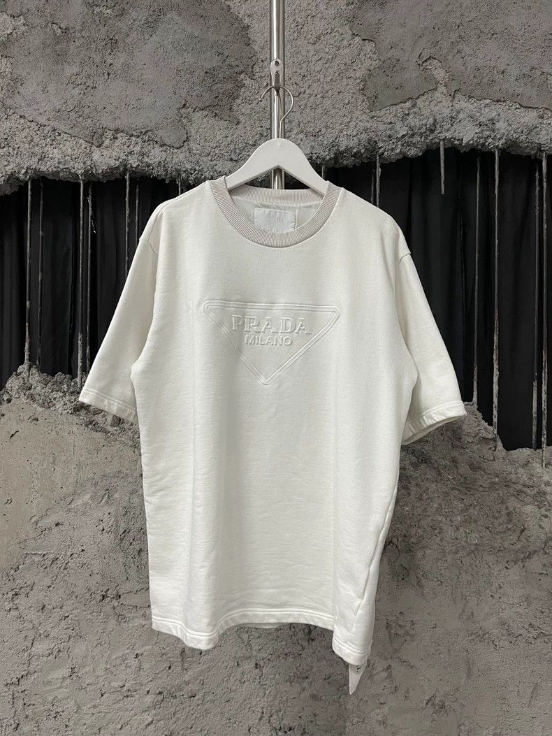 Prada PradaWhite embossed letter logo short sleeves 2503-Nextarro Size US M / EU 48-50 / 2 - 1 Thumbnail
