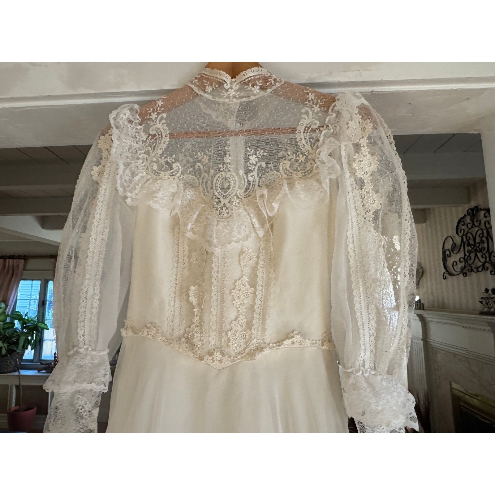 Luxe Vintage Eve of Milady Lace Stunning Wedding Dress with Hat Size S / US 4 / IT 40 - 10 Thumbnail