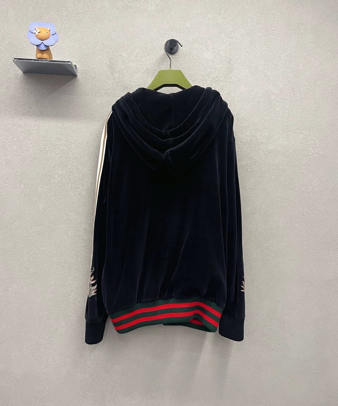 Gucci gucci dragon embroidered black velvet jacket Size US S / EU 44-46 / 1 - 2 Thumbnail