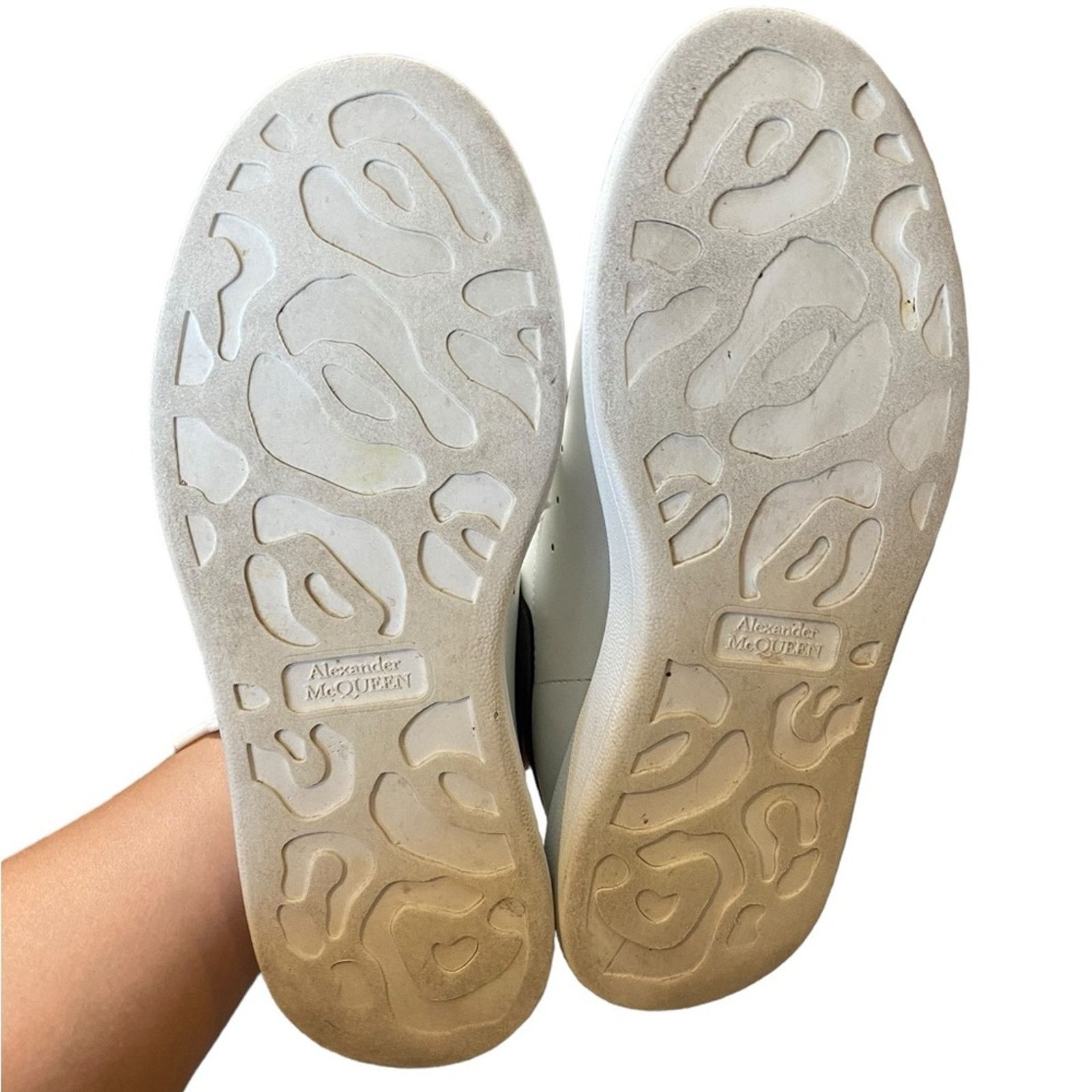 Alexander McQueen Alexander McQueen Oversized Sneaker White 37 Size US 7 / IT 37 - 4 Thumbnail