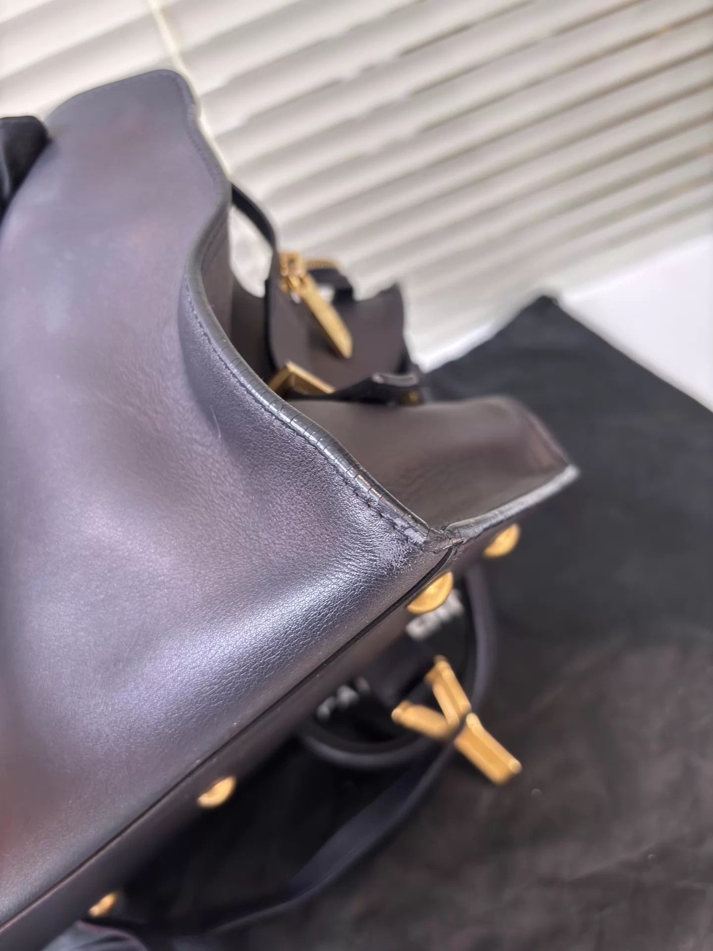 Yves Saint Laurent YSL 9/10 Black Leather Y-Buckle Tote, Cracked Edge, Dust Bag Size ONE SIZE - 6 Thumbnail