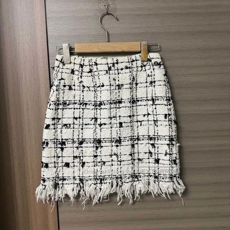 Chanel Chanel Multi-Color Cotton Blend Skirt . Size 22" - 1 Thumbnail