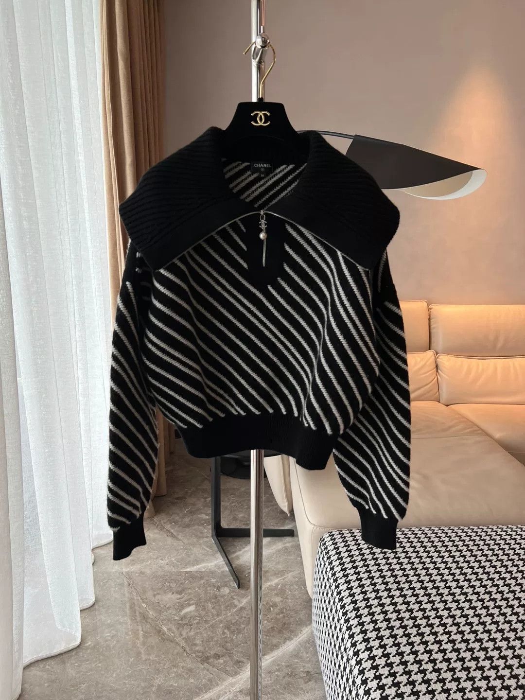 Chanel Chanel Black Striped Cashmere Sweater Size US S / EU 44-46 / 1 - 1 Thumbnail