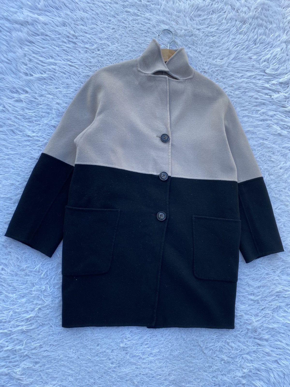 Weekend Max Mara Rare Weekend Maxmara Beige And Black Colorblock Jacket Size M / US 6-8 / IT 42-44 - 2 Thumbnail