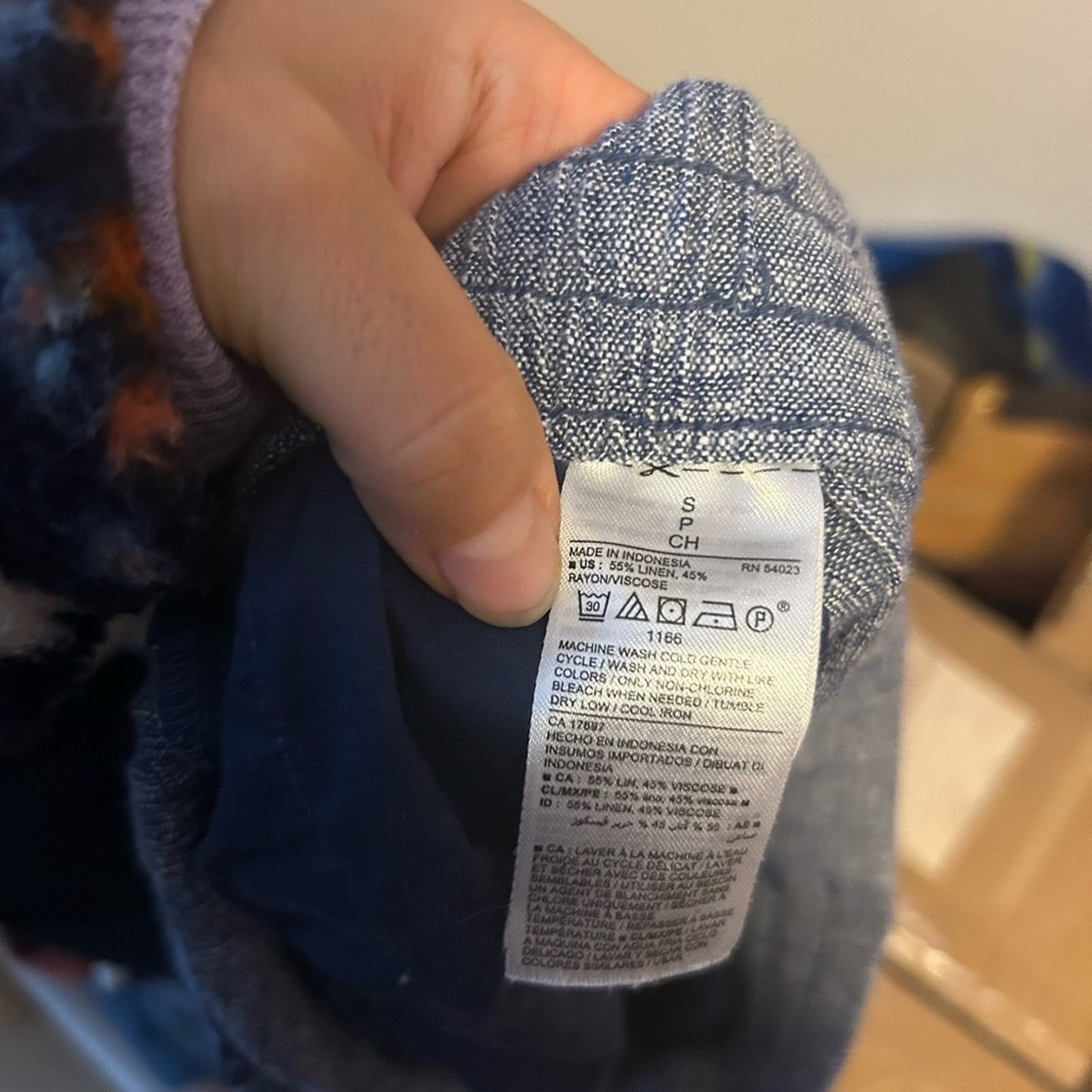 Old Navy Old Navy Chambray Mid Rise Hot Linen Shorts Size 27" / US 4 / IT 40 - 3 Thumbnail