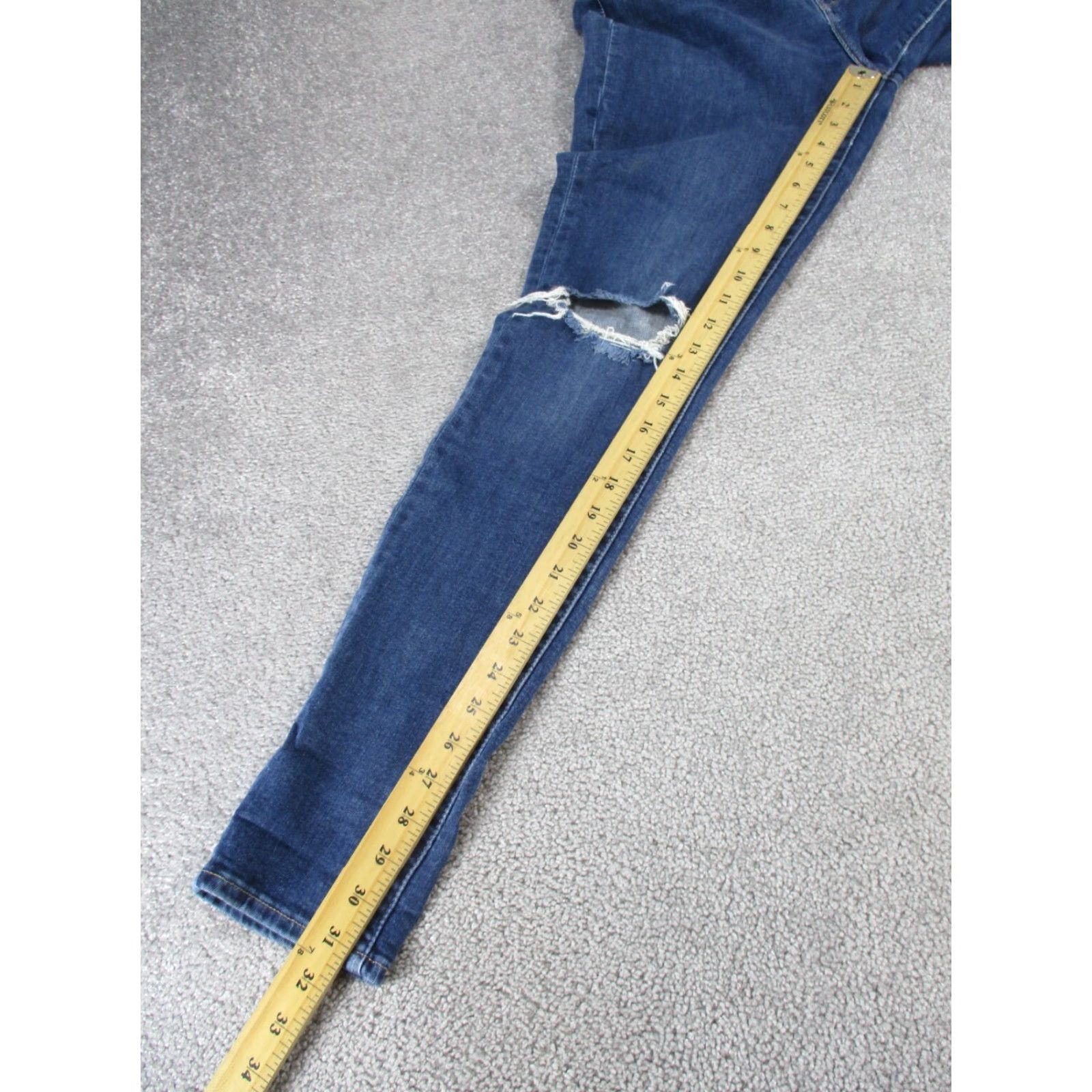 Levi's VINTAGE Levis 721 Jeans Womens 31 High Rise Skinny Dark Wash Denim Ripped Blues Size 24" / US 00 / IT 34 - 6 Thumbnail