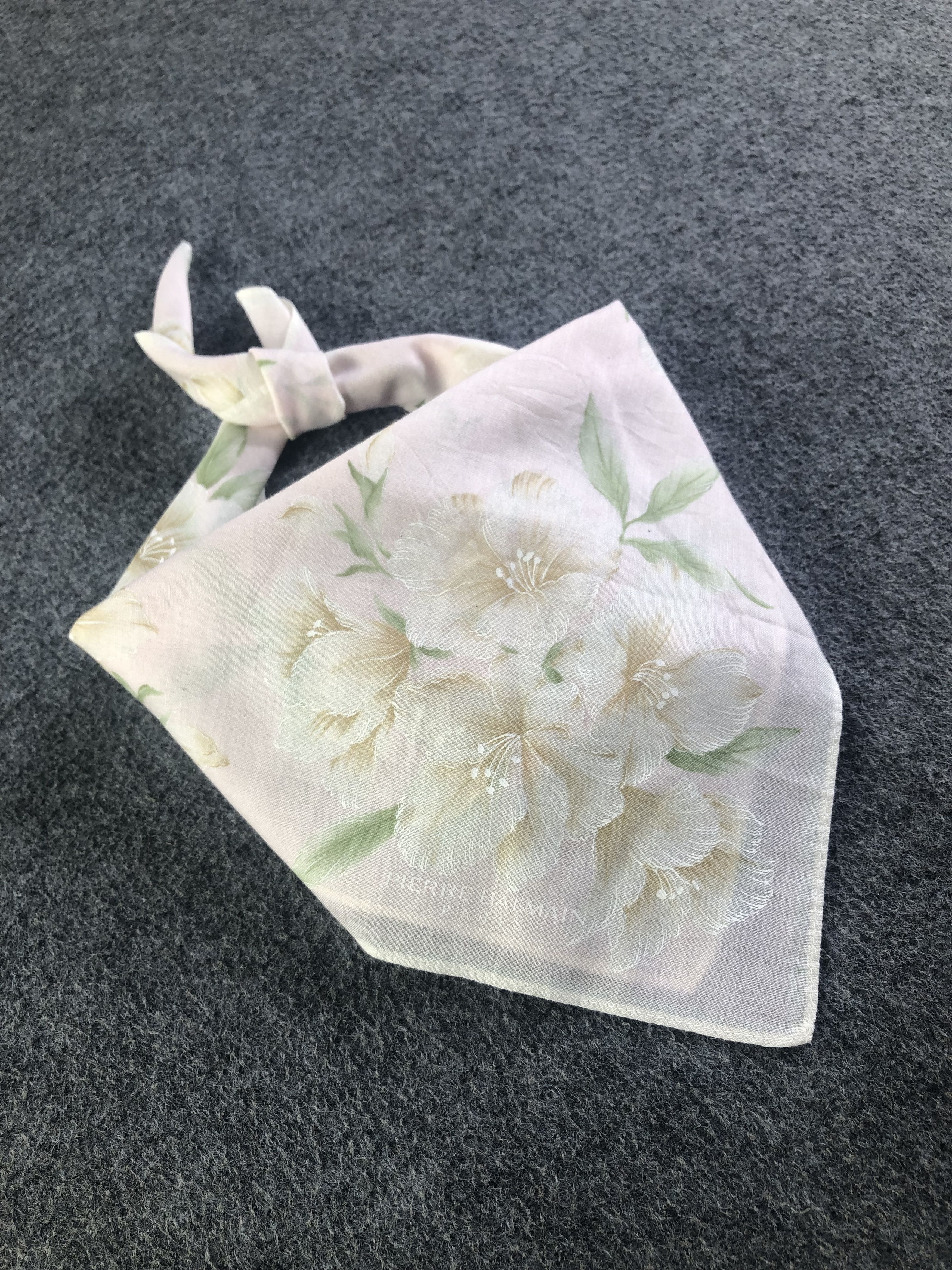 Pierre Balmain Pierre Balmain Handkerchief / Bandana / Neckerchief C523 Size ONE SIZE - 1 Thumbnail