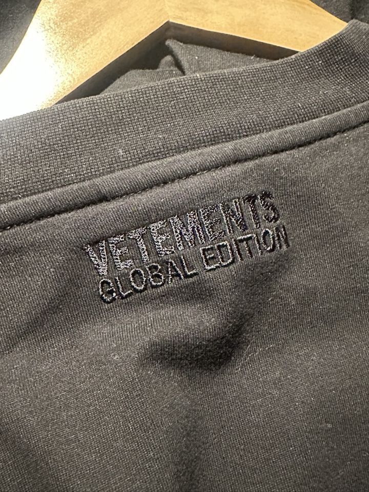 Vetements Vetements American Flag Logo Graphic Print Tee in Black Size US S / EU 44-46 / 1 - 10 Thumbnail