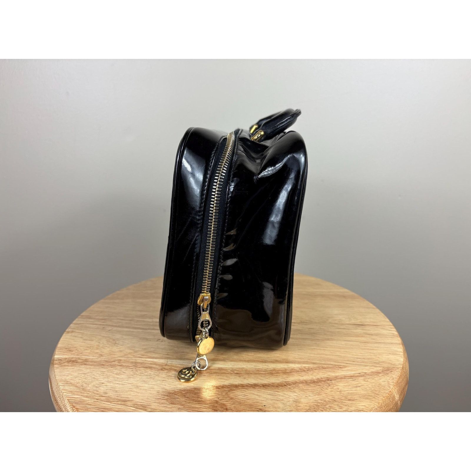 Chanel Authentic Chanel Vintage Patent Leather Black CC Vanity Case Size ONE SIZE - 5 Thumbnail
