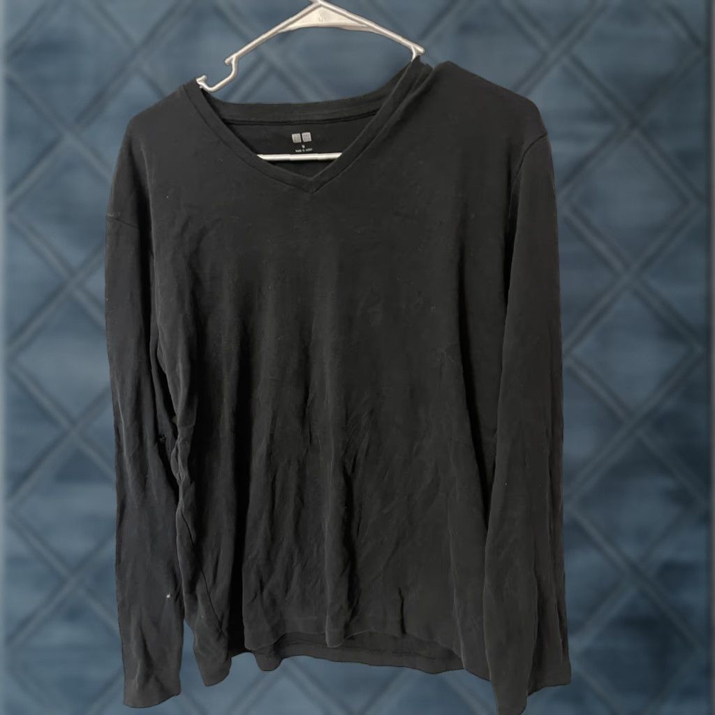 Uniqlo UNIQLO Mens V Neck Long Sleeve T Shirt Navy Black Cotton Size Medium Size US M / EU 48-50 / 2 - 1 Thumbnail