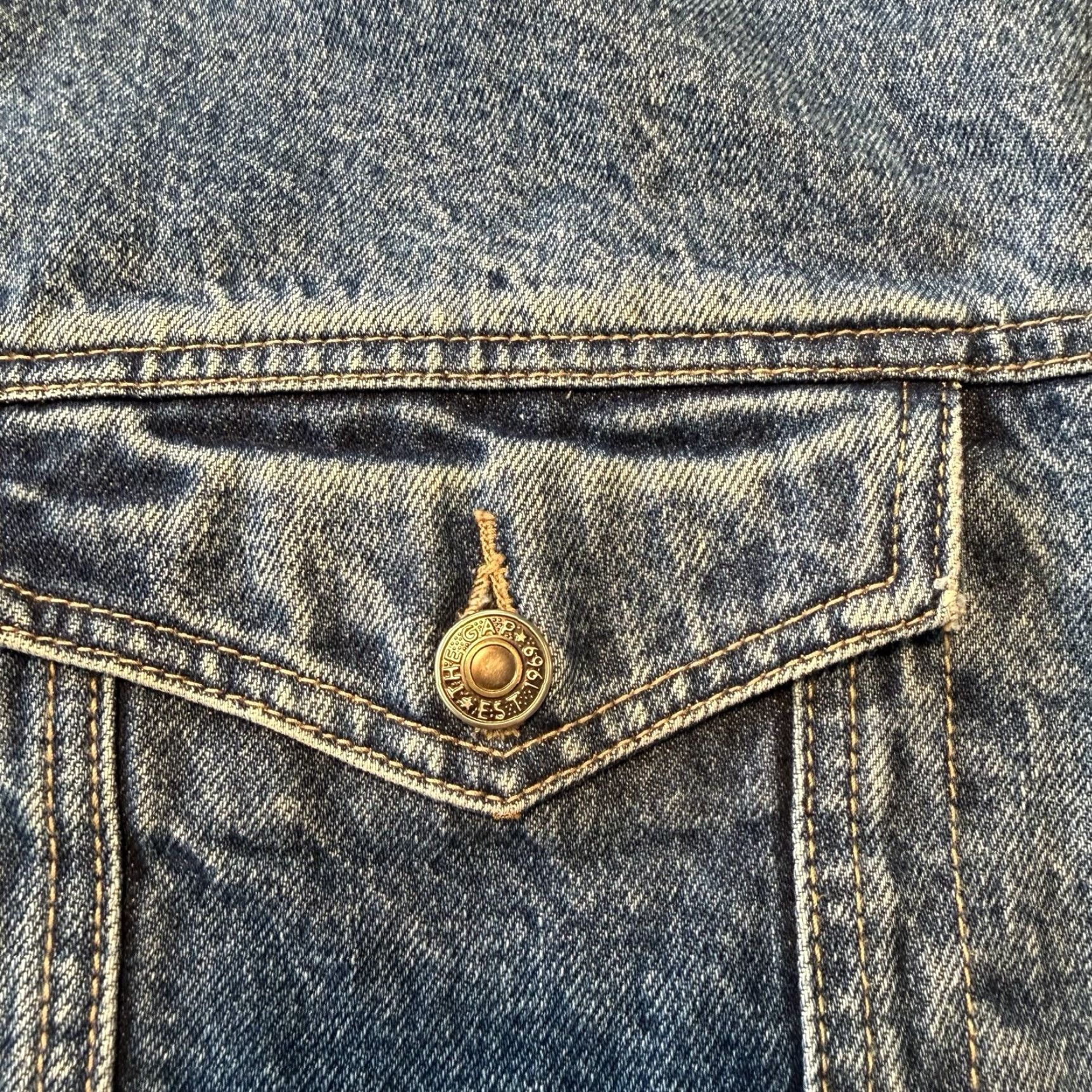 Gap VINTAGE GAP Jean Trucker Jacket Reversible RED Nylon & Blue Denim Large Size US 33 - 5 Thumbnail