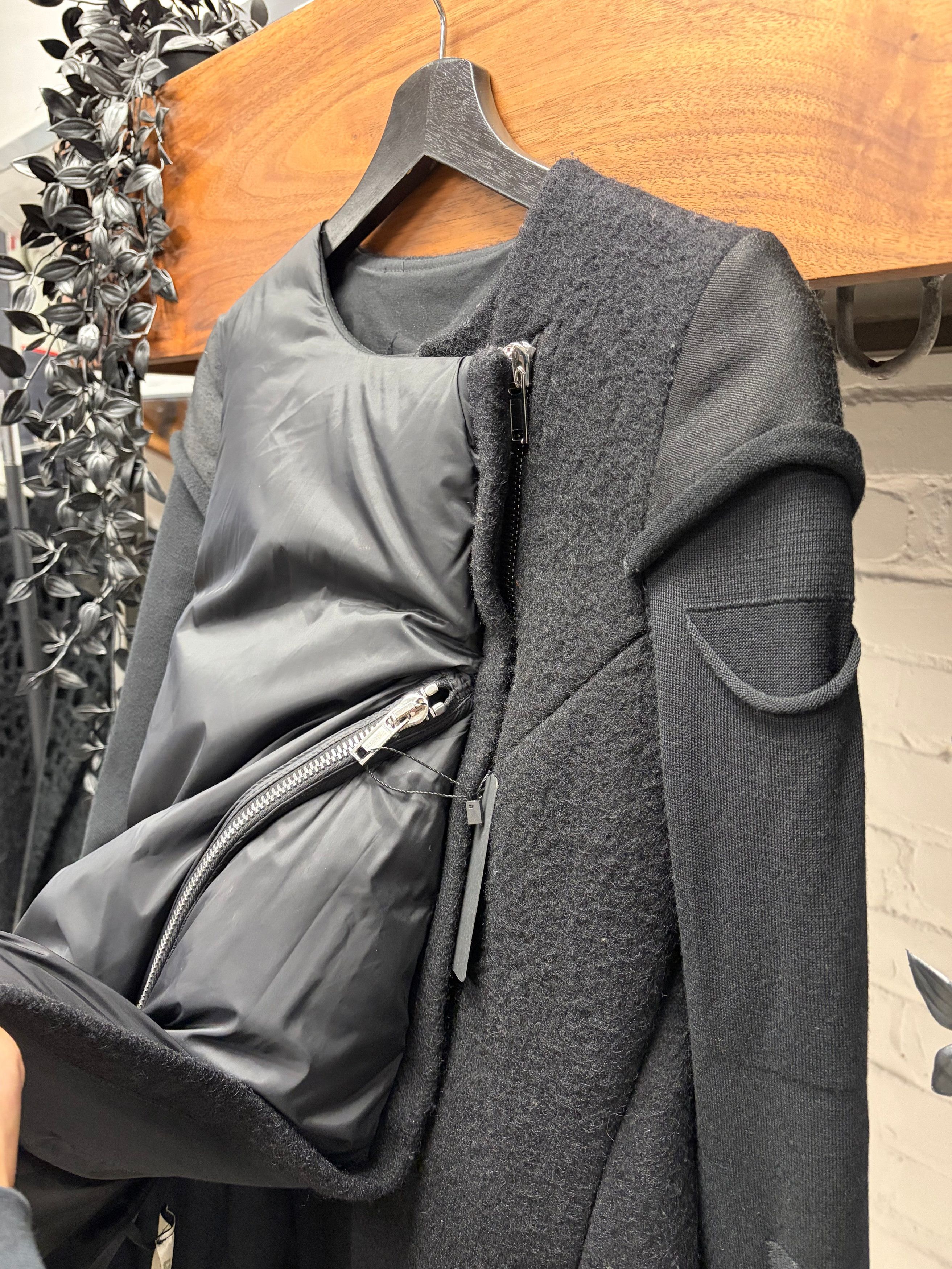 Rick Owens AW2017 Rick Owens ‘Glitter’ Black Runway Asymmetric Wool/Down Filled Jacket Size XS / US 0-2 / IT 36-38 - 2 Thumbnail