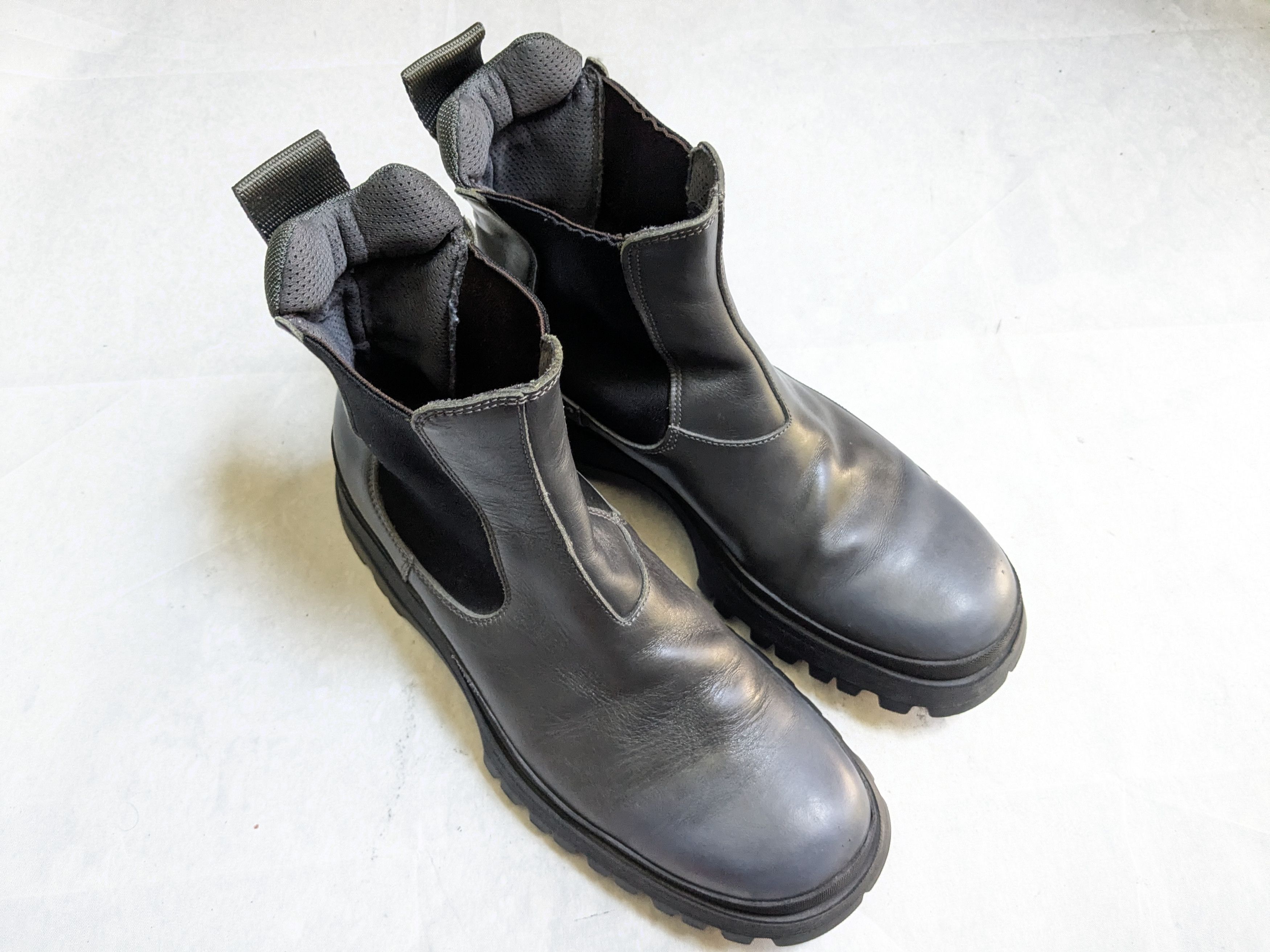 Prada Prada Chelsea Boots Gray Leather 10.5 Black Rubber Y2K Size US 10.5 / EU 43-44 - 4 Thumbnail