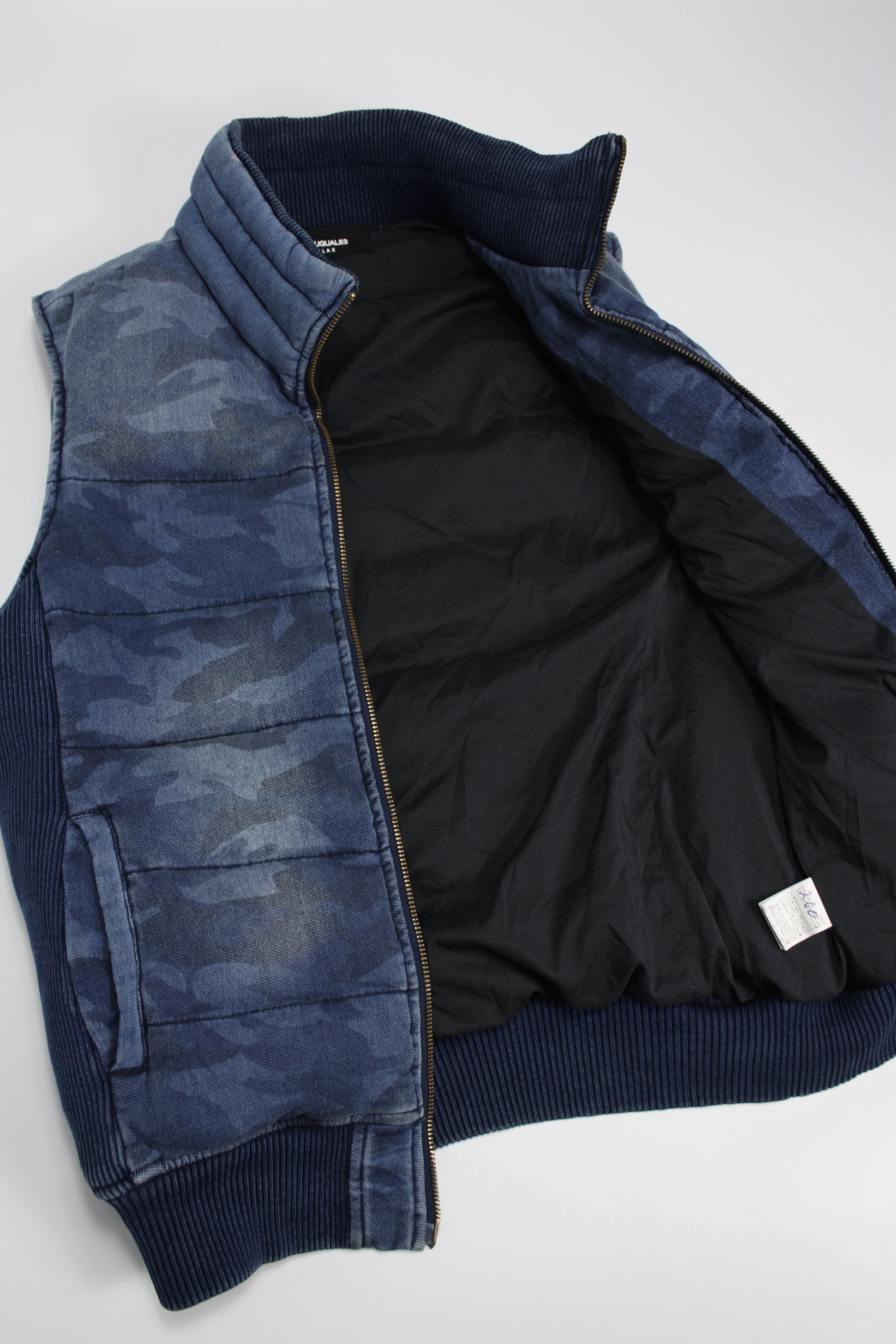 Japanese Brand 1PIU1UGUALE3 RELAX Washed Camo Denim Puffer Down Vest Size US S / EU 44-46 / 1 - 5 Thumbnail