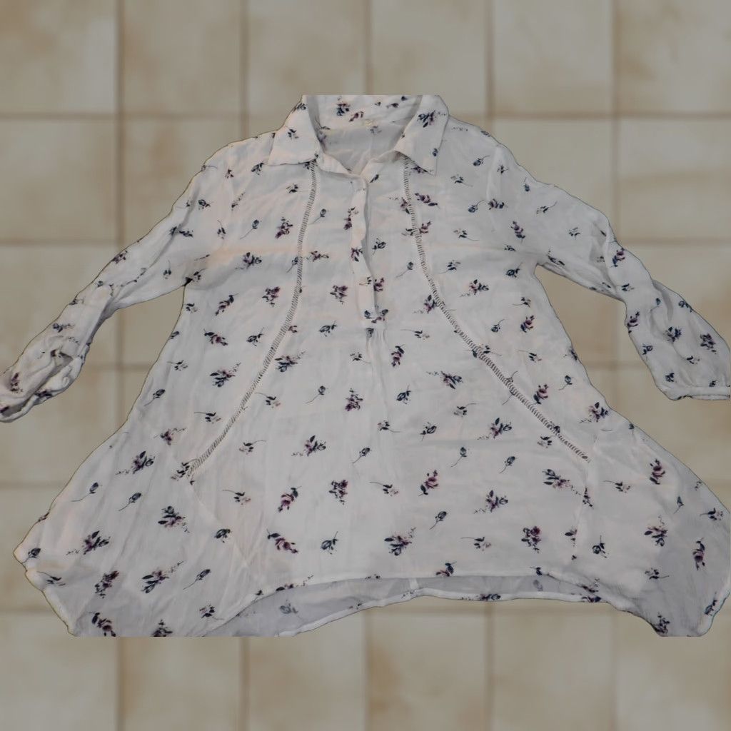 Vintage En Creme Blouse Shirt Womens Small White Floral Crew Neck Button Pullover Long Sleeve Casual Regular Rayon Ruffle Classic 90s? Size S / US 4 / IT 40 - 1 Thumbnail