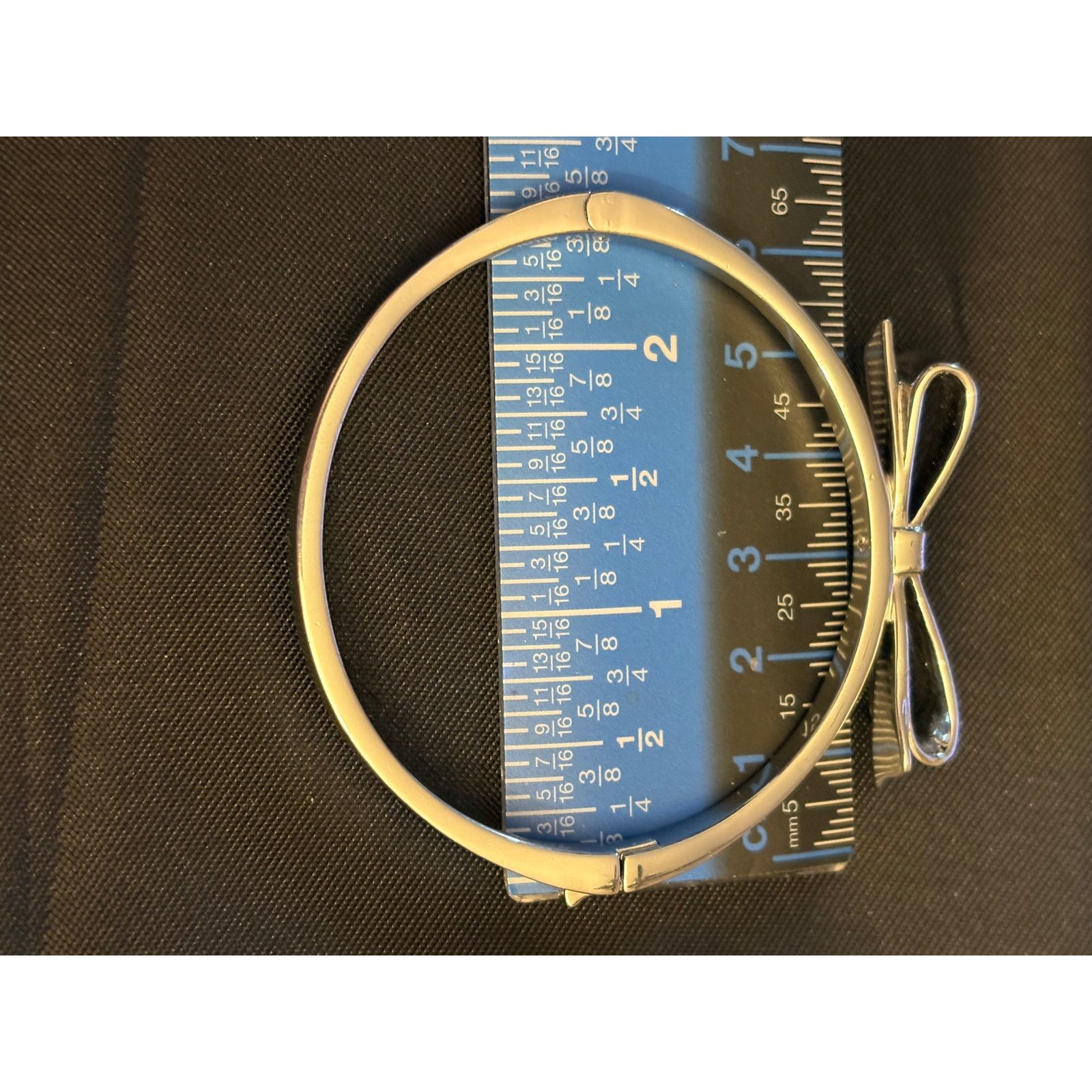 Kate Spade Kate Spade Silver Tone Bow Hinged Bangle Size 7 Size ONE SIZE - 6 Thumbnail