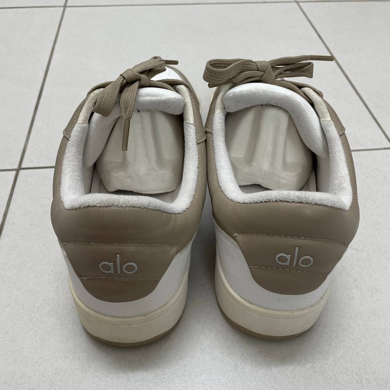 Alo [11US] ALO YOGA SNEAKERS RECOVERY MODE GRAVEL WHITE Size US 11 / EU 44 - 8 Thumbnail