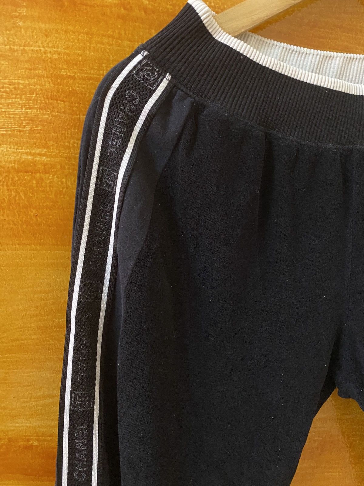 Chanel Chanel side track logo model B3383 sweatpants Size 33" - 3 Thumbnail