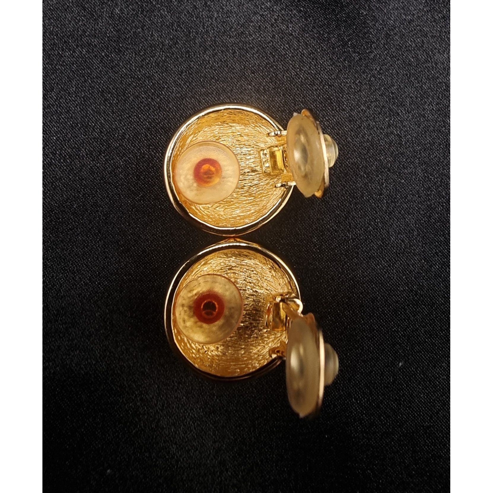 Dior Rare Find Vintage CHRISTIAN DIOR 1980s-90s Gold-Tone Clip-On Size ONE SIZE - 8 Thumbnail