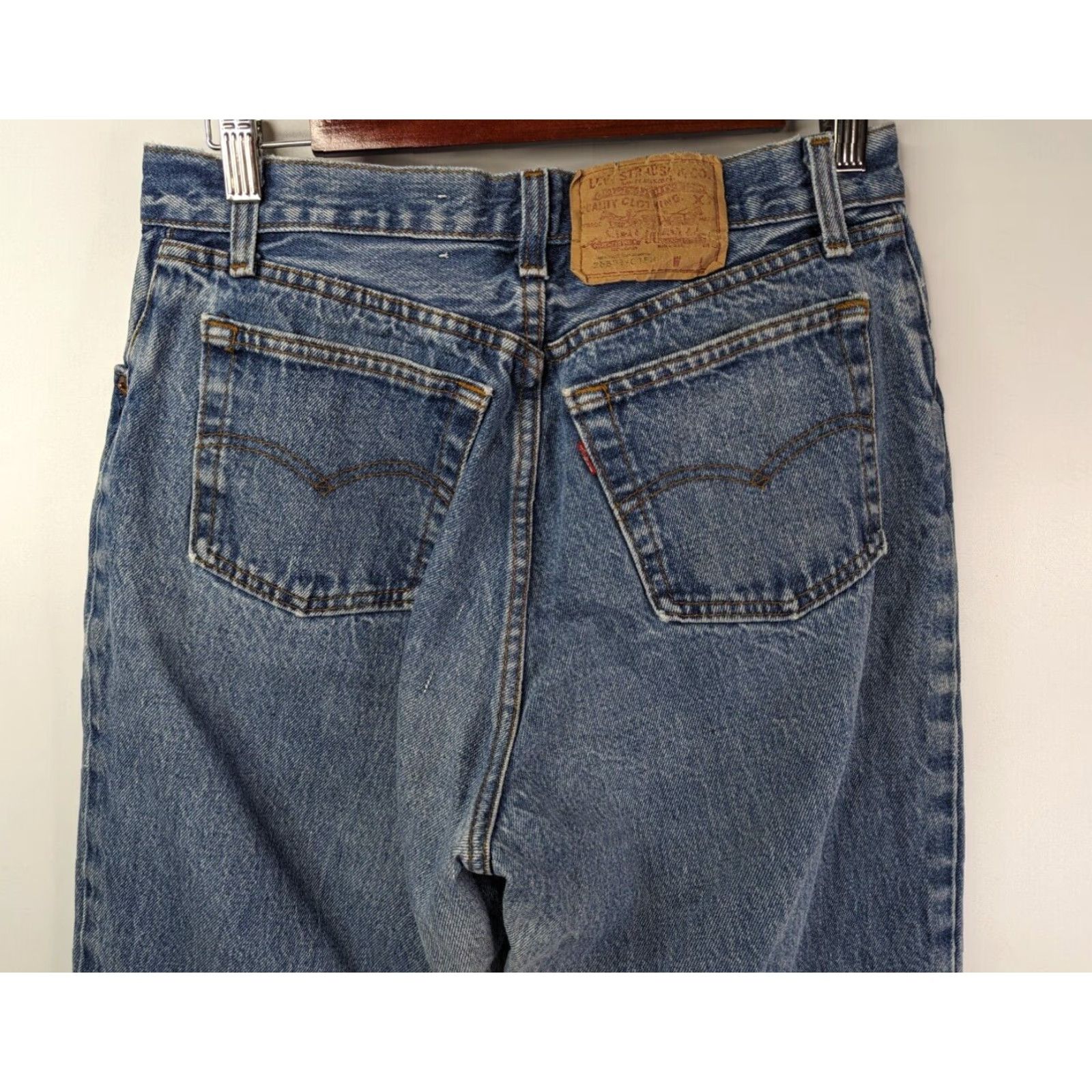 Levi's VINTAGE Levi's 501 Jeans Women Adult Size 15 Distressed Button Fly Denim Blue 5-Pocket Classic Fit Jeans Mens Womens Girls? Size 36" / US 14 / IT 50 - 5 Thumbnail