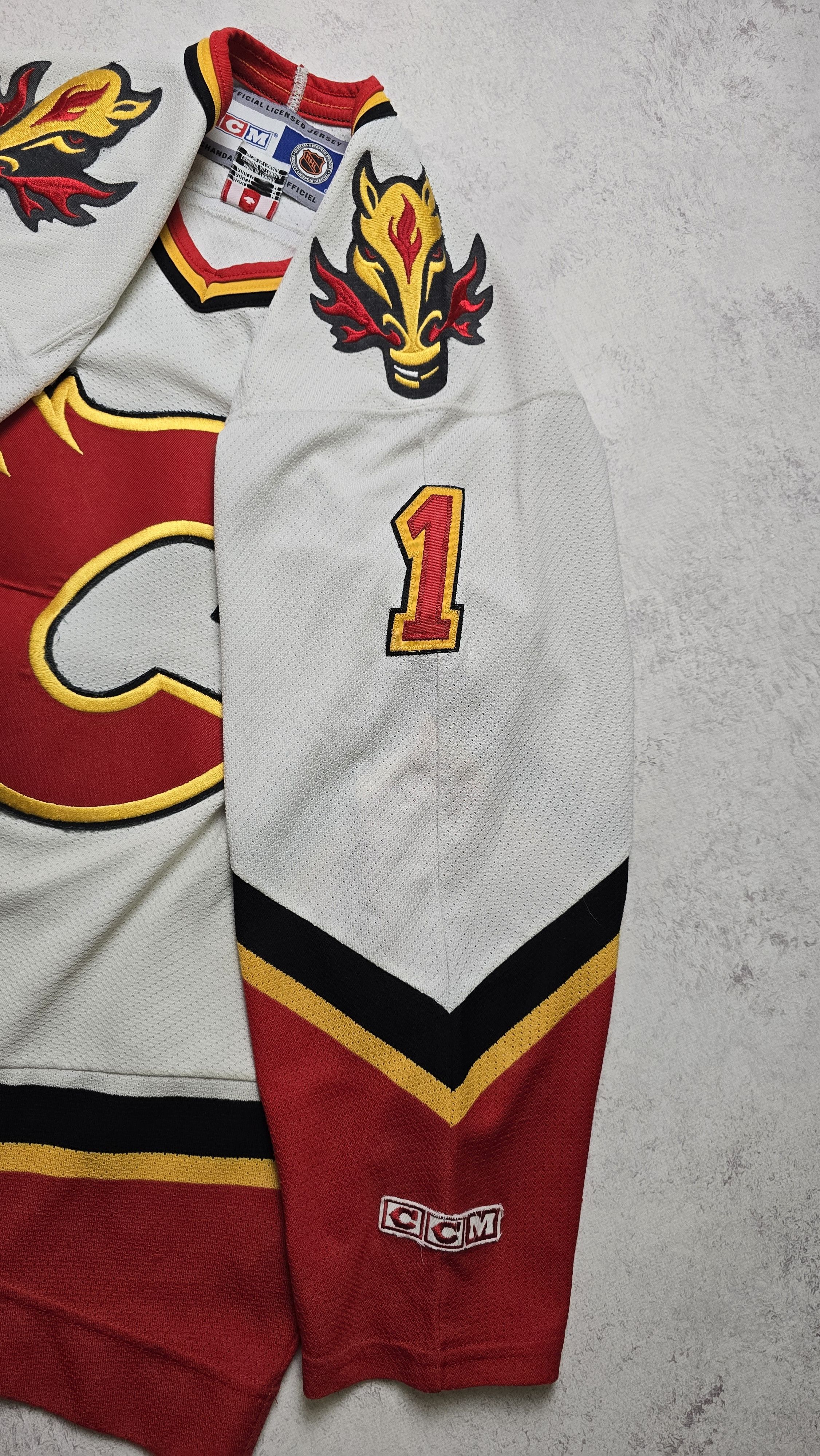 Ccm VTG CCM Air-Knit Calgary Flames Dolan #1 NHL Hockey Jersey Size US M / EU 48-50 / 2 - 15 Thumbnail