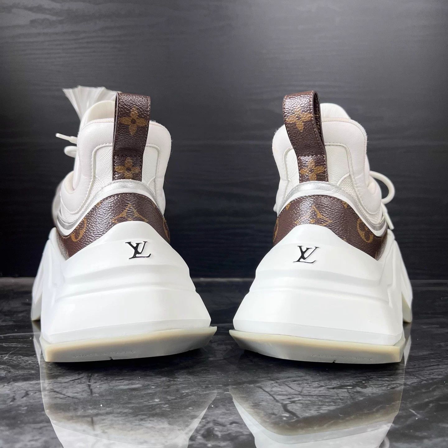 Louis Vuitton 1237/Lv Dad 2.0 Sneakers EUR39 White/Brown 95 new Size US 8 / IT 38 - 4 Thumbnail
