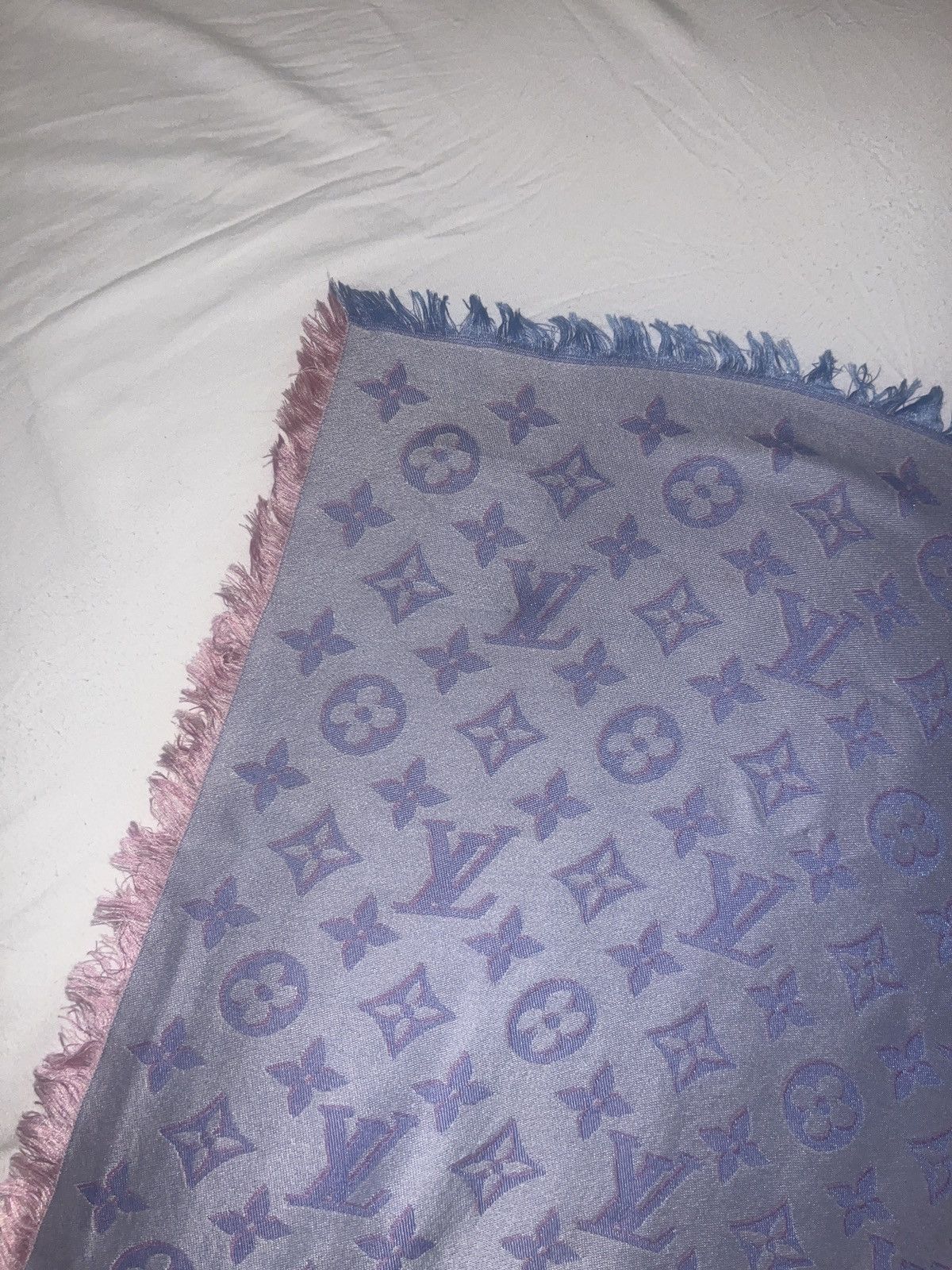 Louis Vuitton Silk 3D Monogram Shawl Bleu Glacier Size ONE SIZE - 4 Thumbnail