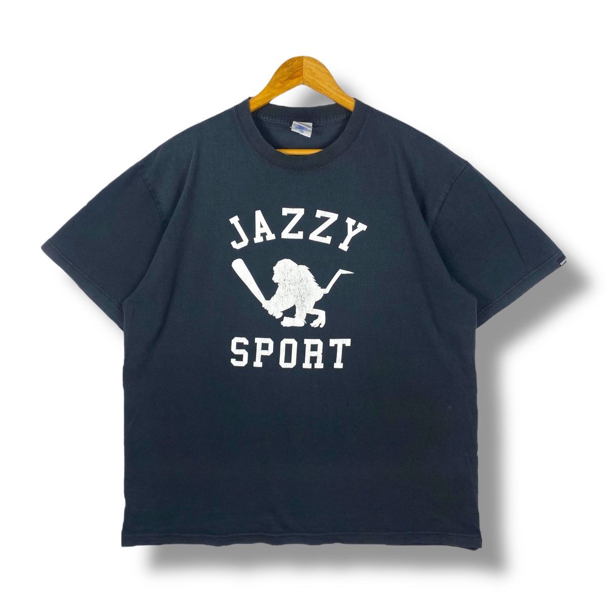 Japanese Brand Vintage 00's JAZZY SPORT Saru Clothing Graphic Tee Shirt Size US XL / EU 56 / 4 - 1 Thumbnail
