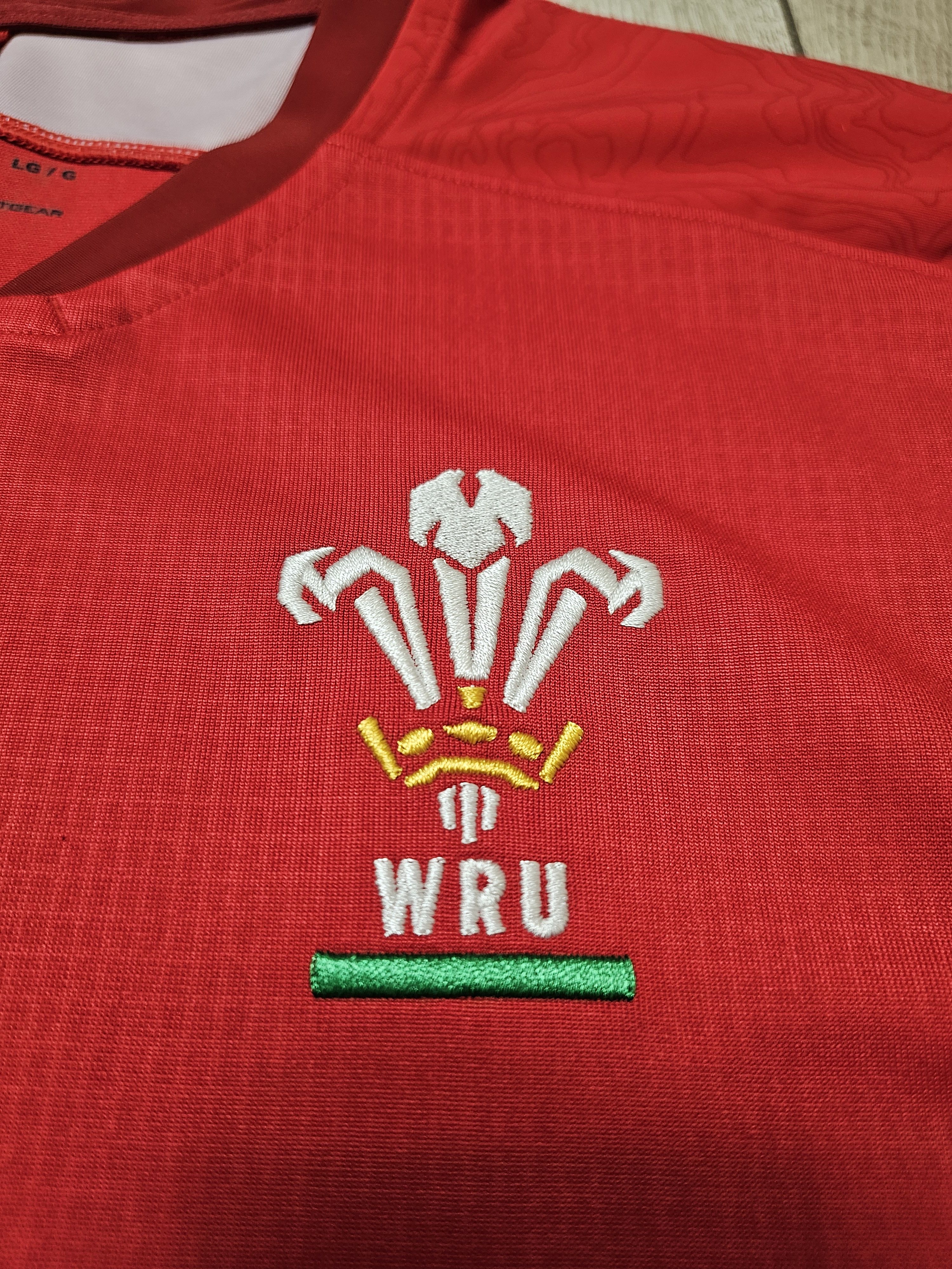 Under Armour WALES RUGBY JERSEY HOME 2019 SHIRT WRU RUGBY JERSEY RED RARE Size US L / EU 52-54 / 3 - 4 Thumbnail