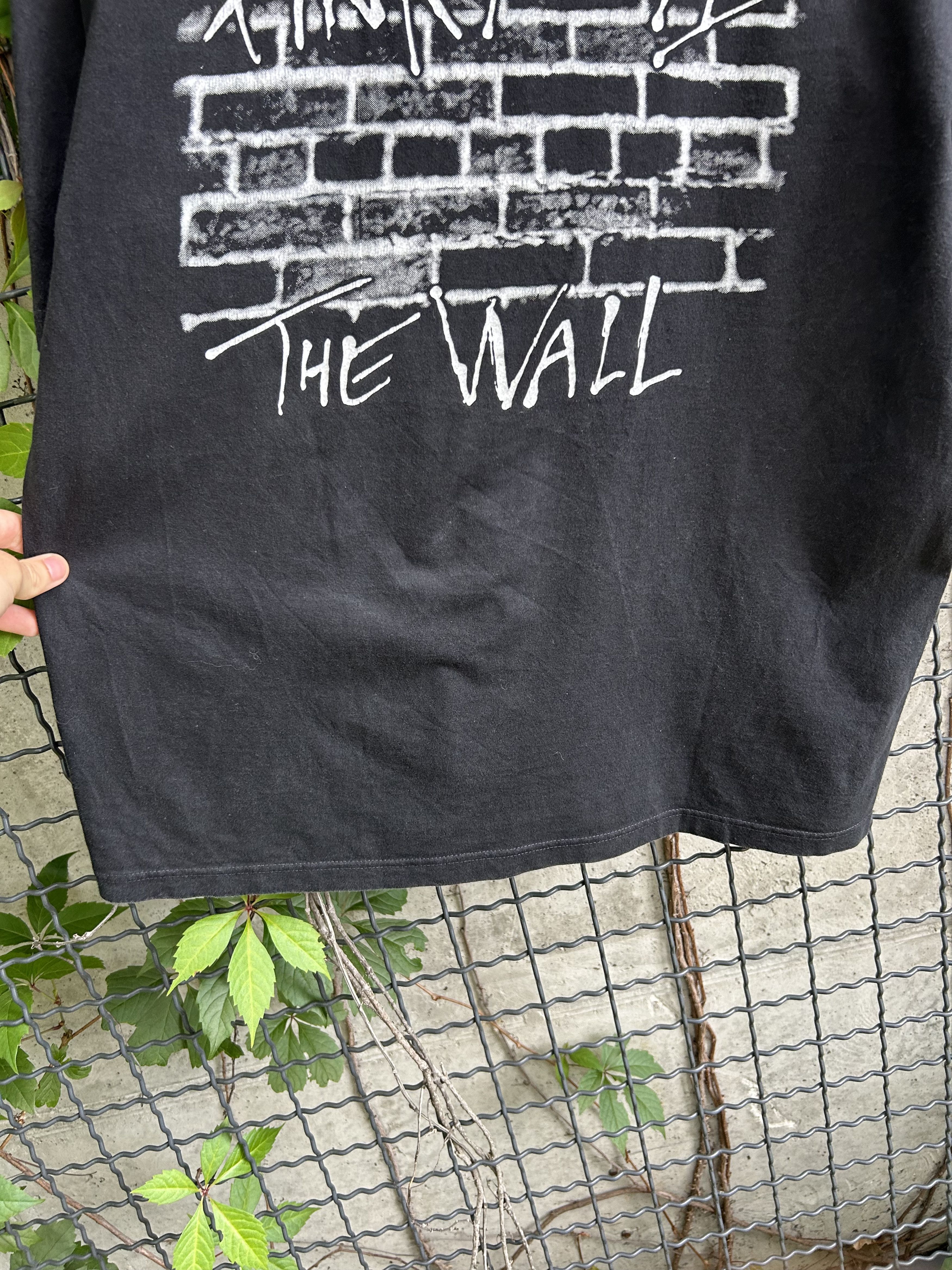 Band Tees Vintage 90s Pink Floyd The Wall Rock Band T-shirt Size US L / EU 52-54 / 3 - 10 Thumbnail