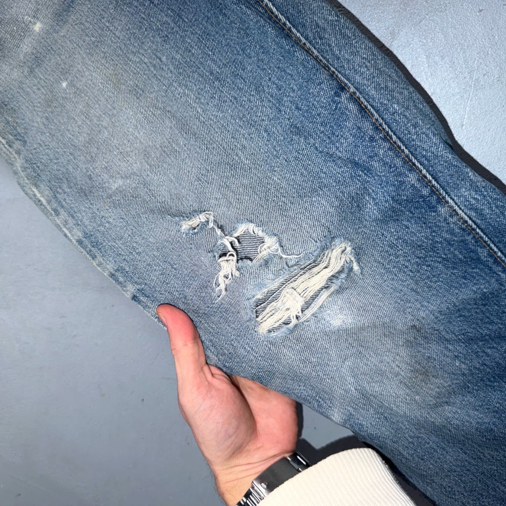 Levi's VINTAGE Levi's 501 Jeans Straight Mens 34x36 Light Wash USA 80s 90s Distressed Denim Blue 5-Pocket Classic Button Closure Size US 34 / EU 50 - 7 Thumbnail