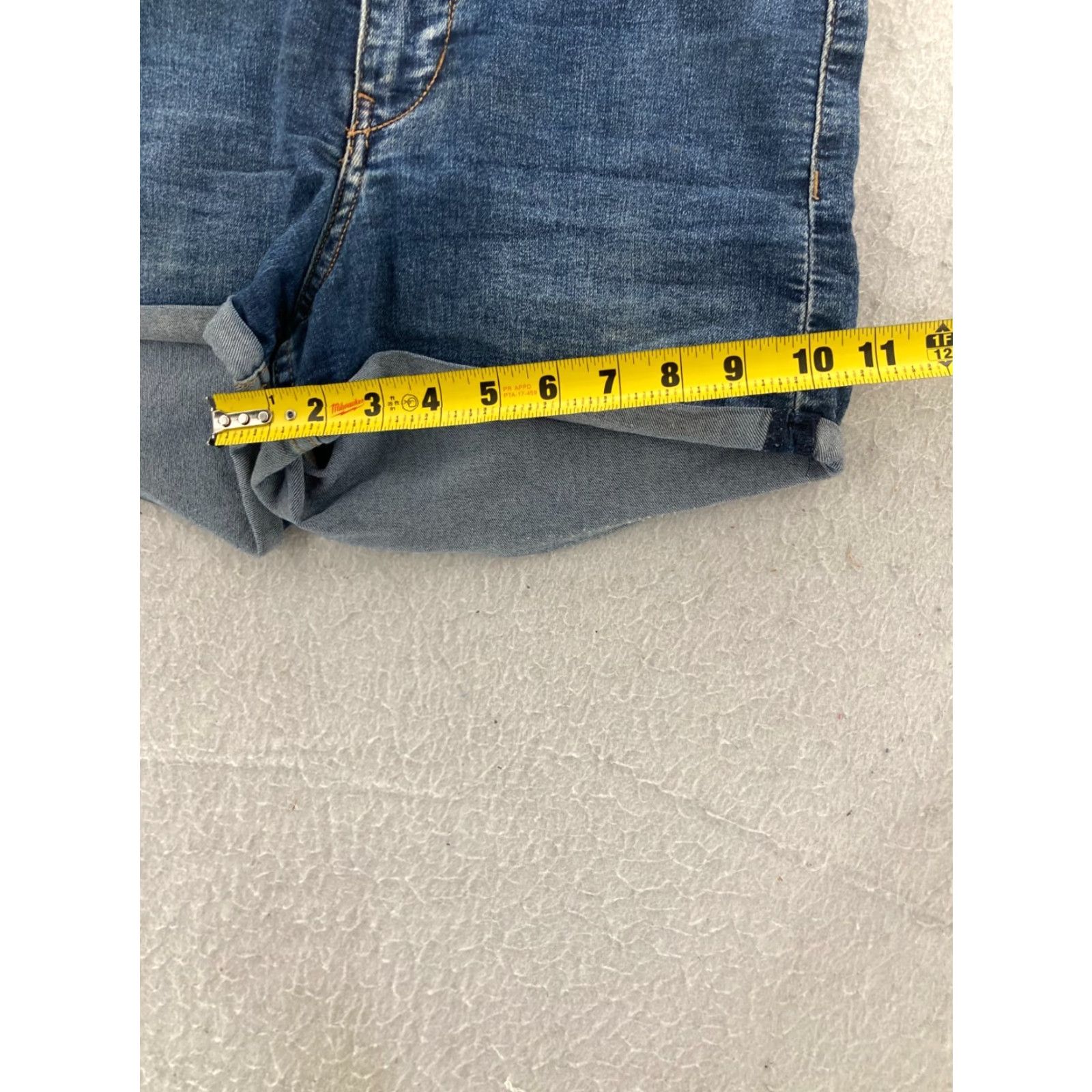 Vintage Divided Women's Blue Denim High Waist Jean Shorts Size 6 Distressed Casual 90s Size 28" / US 6 / IT 42 - 6 Thumbnail