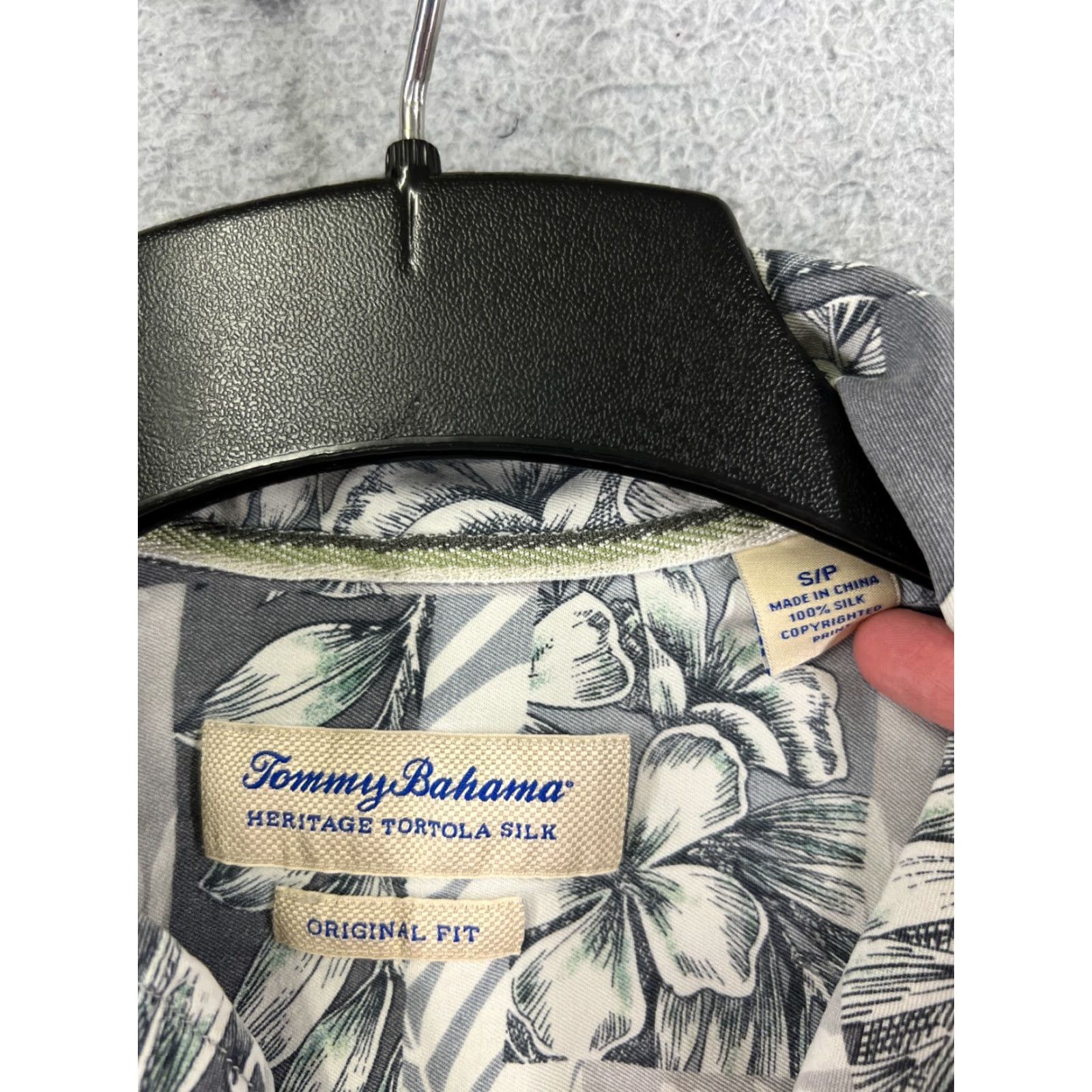 Tommy Bahama Tommy Bahama Shirt Men Small Gray Floral Silk Button-Up Short Sleeve Vacation Aloha Beach Resort - Mens Size US S / EU 44-46 / 1 - 7 Thumbnail