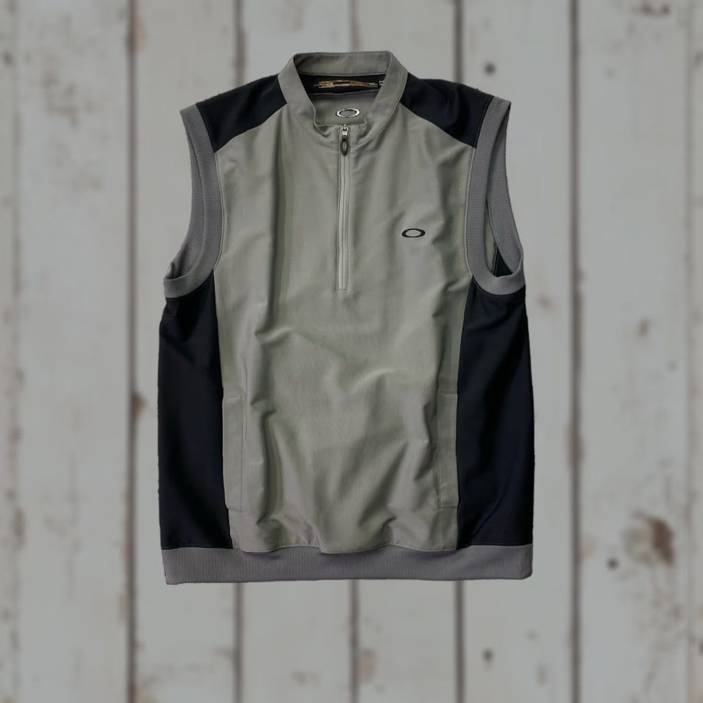 VINTAGE Oakley Software Insulated Down Vest Grey Size L Men Regular Vest Mid-Length Zipper Full Zip Windproof All Seasons