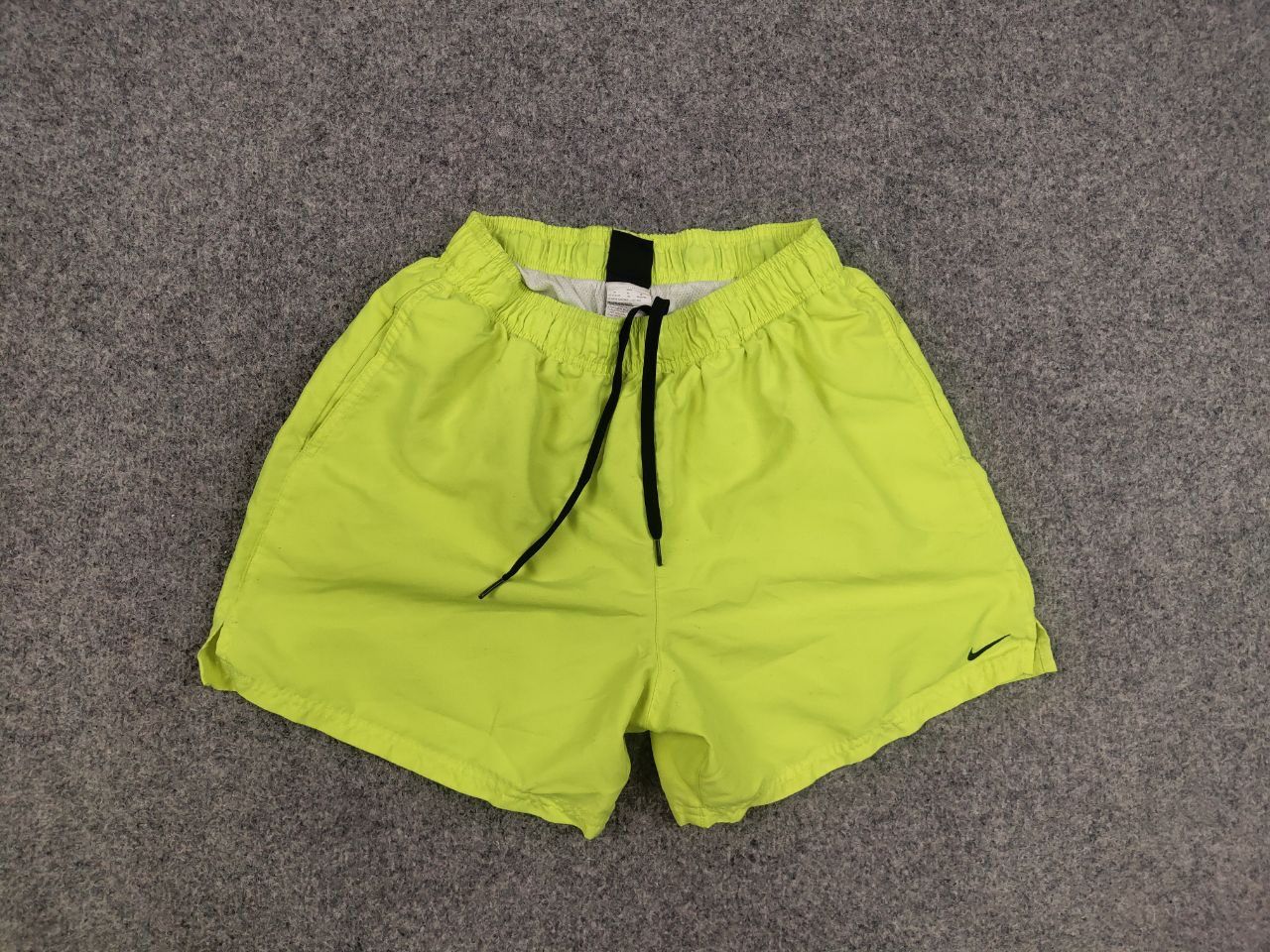 Nike Vintage Nike Swoosh Bright green Casual shorts Y2K Style Size US 32 / EU 48 - 8 Thumbnail