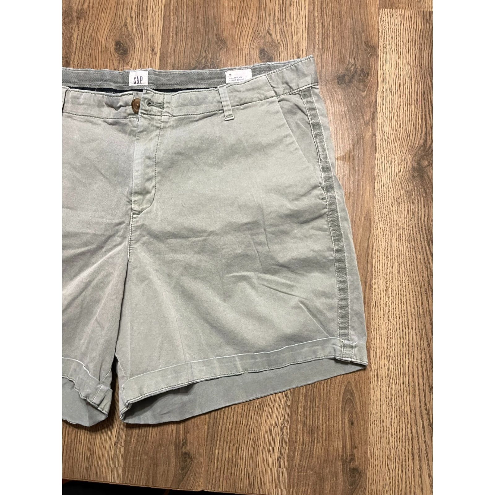 Gap GAP Shorts Women’s 18 Green Girlfriend Chino Short Pockets Casual Vintage? No — Use original words only. Size 40" / US 18 - 4 Thumbnail