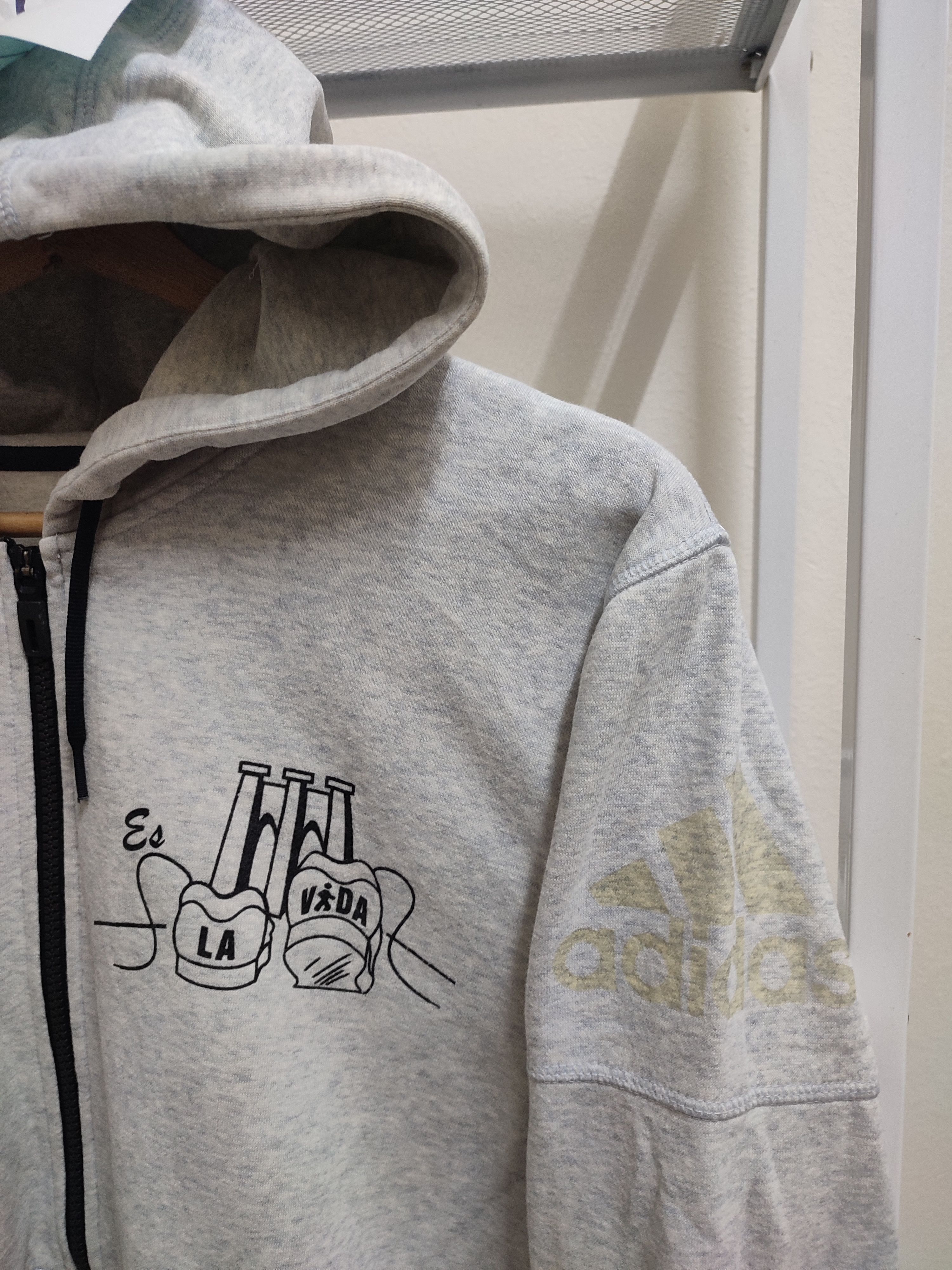 Adidas Vintage Adidas Es La Vida Zip Up Hoodies Size US M / EU 48-50 / 2 - 5 Thumbnail