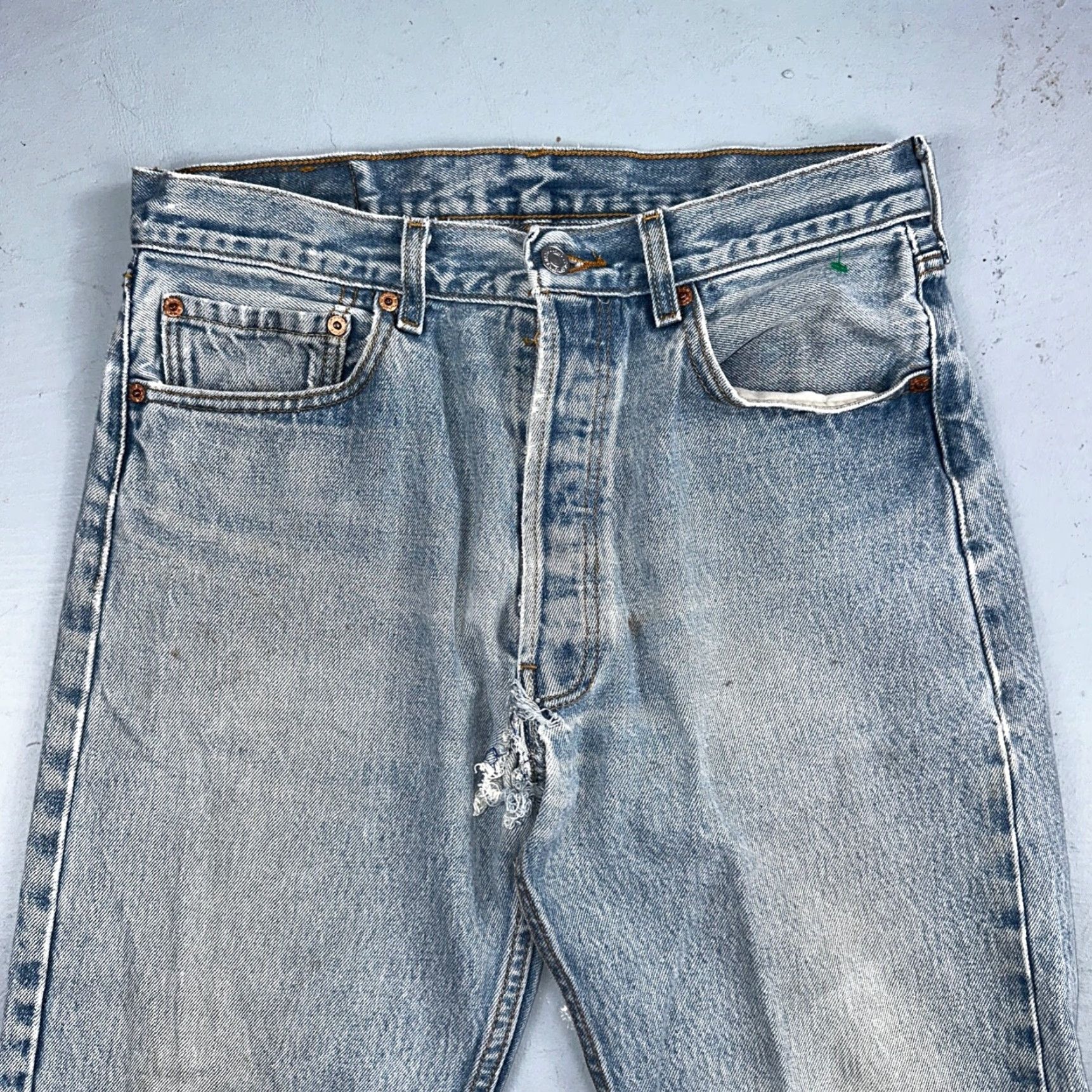Levi's LEVI'S 501 Jeans - Vintage Straight Leg Denim, Light Wash 33x36, Men's Regular M, 2000s 90s Theme, Act 31x31 Size US 33 - 2 Thumbnail