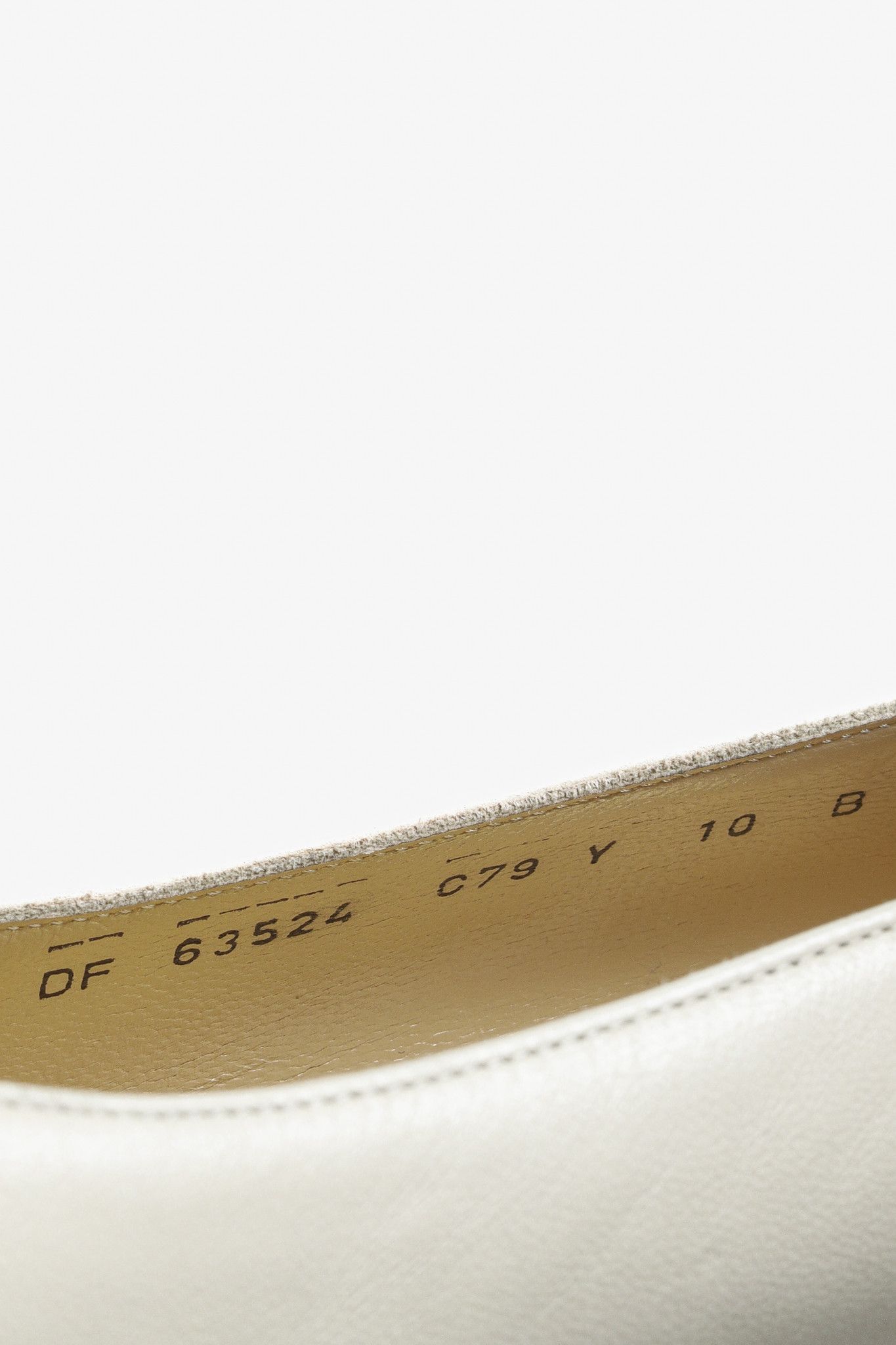Salvatore Ferragamo Salvatore Ferragamo Classic Two-Tone Black Beige Pump Size US 10 / IT 40 - 10 Thumbnail