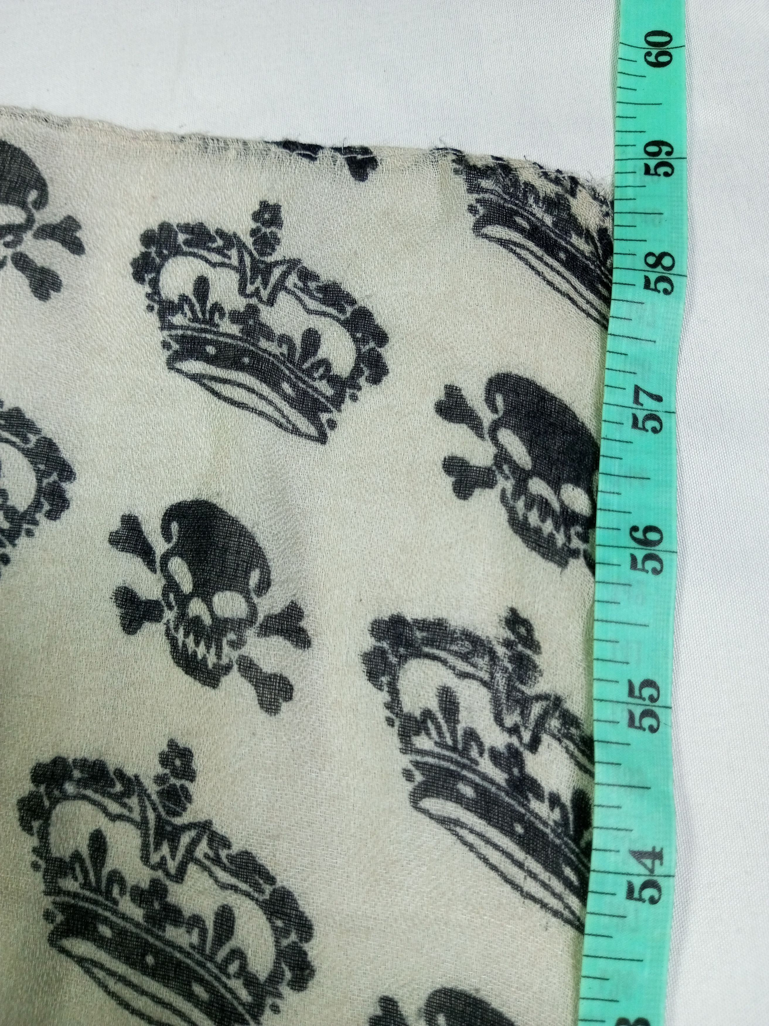 Japanese Brand Skulls & Crown Scarf Muffler Inspired By Alexander McQueen Size ONE SIZE - 8 Thumbnail