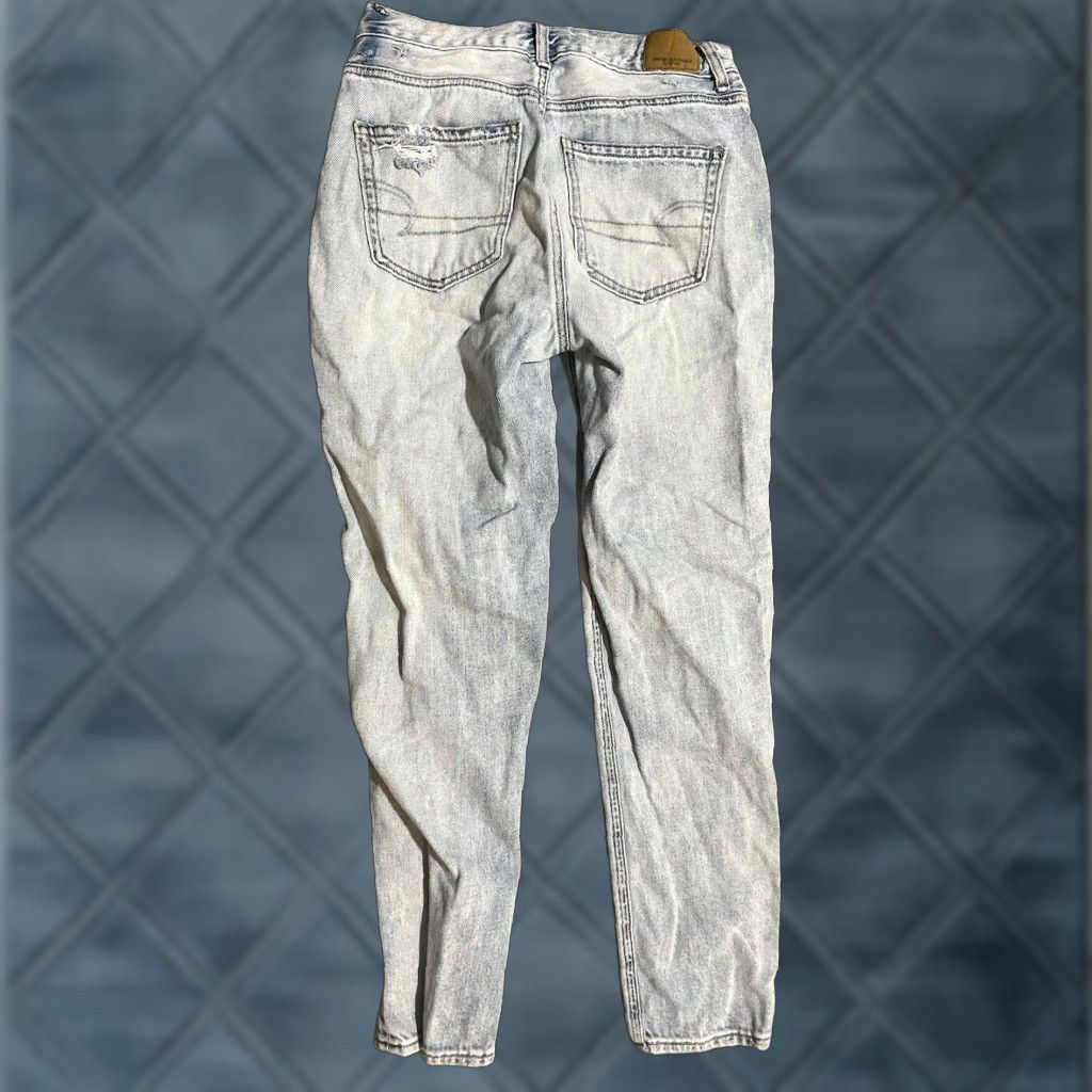 American Eagle Outfitters American Eagle Jeans Womens 2 Blue Mom Jean Tapered Leg 28x28 Denim Stretch Pocket 5-Pocket Logo Button Zipper Medium Wash Size 26" / US 2 / IT 38 - 1 Thumbnail