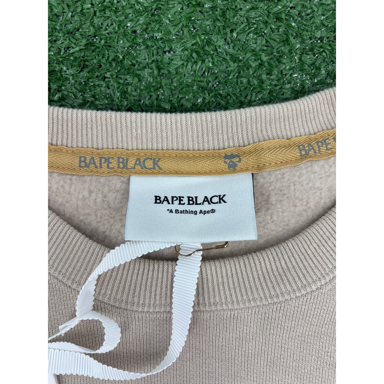 Bape BAPE Black Japan College Beige Crewneck Sweater Size Large Size US L / EU 52-54 / 3 - 6 Thumbnail