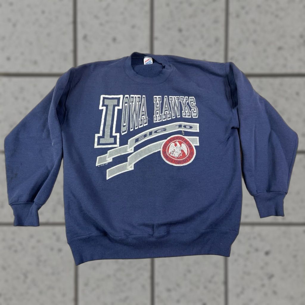 Vintage VINTAGE 80s Iowa Hawkeyes Big 10 University Crewneck Sweatshirt Blue XL Men Pullover Graphic Print Regular Size Size US XL / EU 56 / 4 - 1 Thumbnail