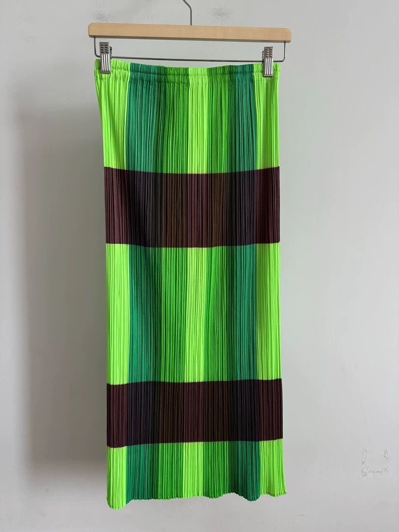 Issey Miyake issey miyake size:one size Green skirt 2506-Nextarrow Size 42" / US 20 - 2 Thumbnail