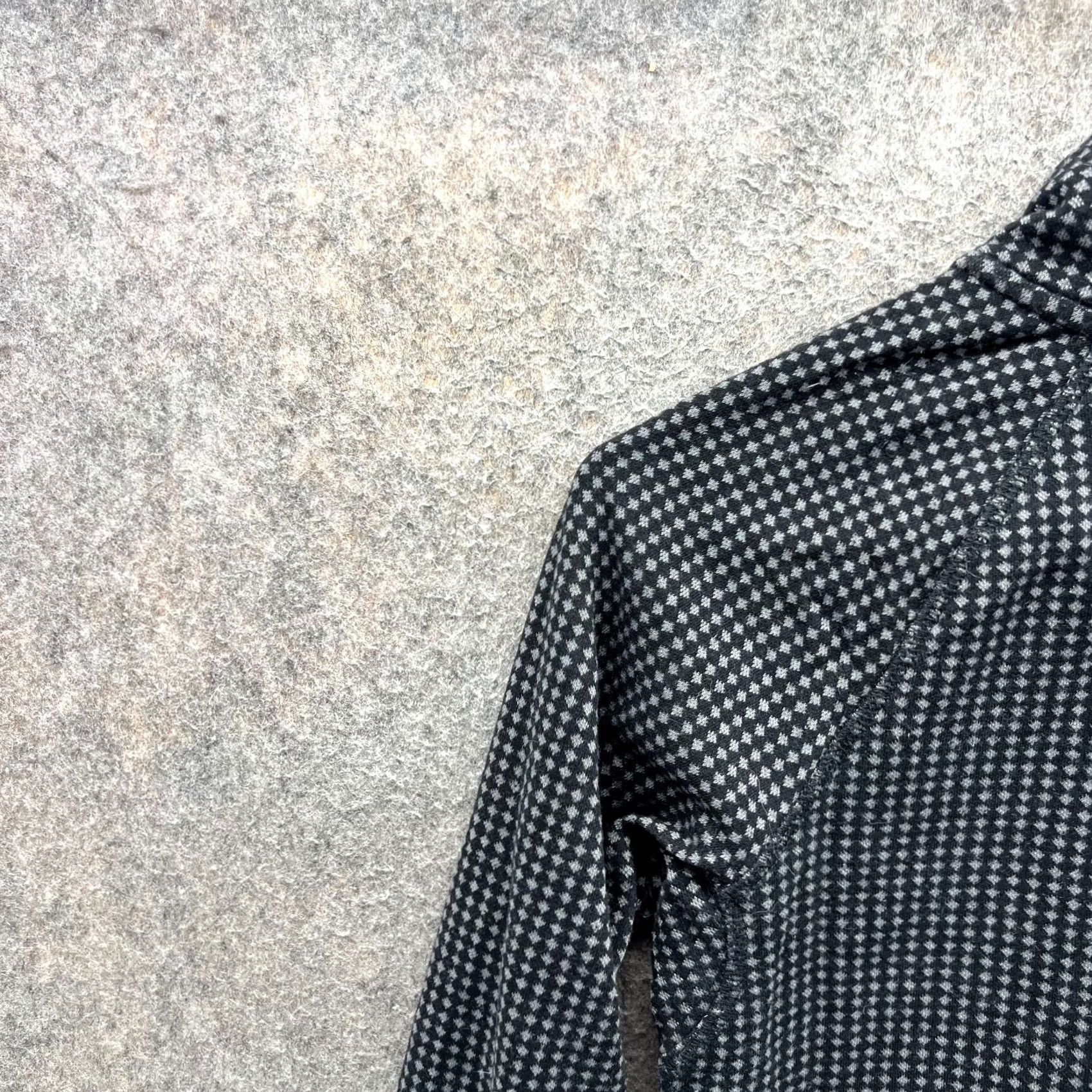 Eddie Bauer VINTAGE: Eddie Bauer Sweatshirt Women Small Black Grid Fleece Half Zip Pullover Patterned Size S / US 4 / IT 40 - 7 Thumbnail